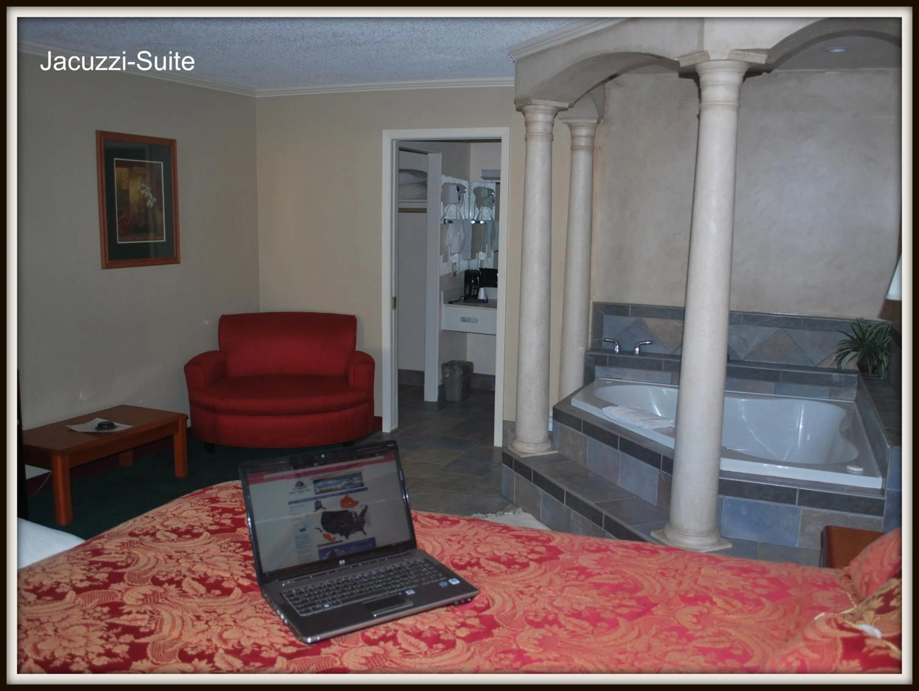 Photo of the whole room, Bed in Americas Best Value Inn Lubbock East