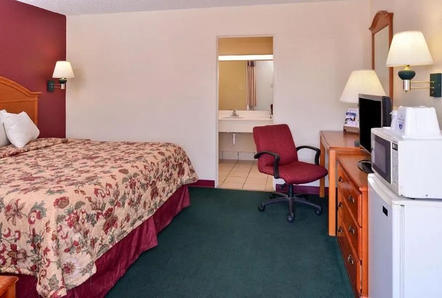 Bed in Americas Best Value Inn Lubbock East