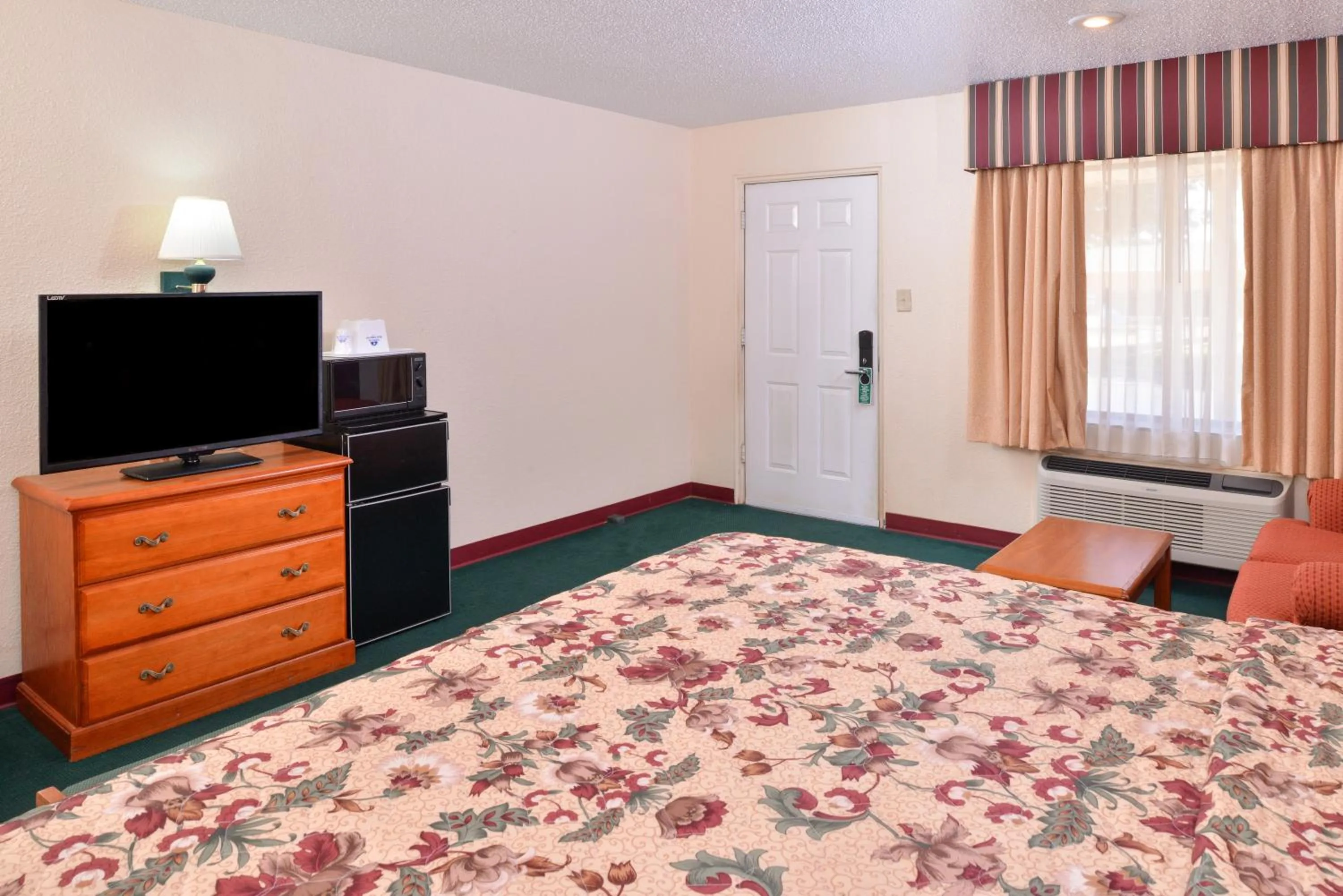 Bedroom, Bed in Americas Best Value Inn Lubbock East