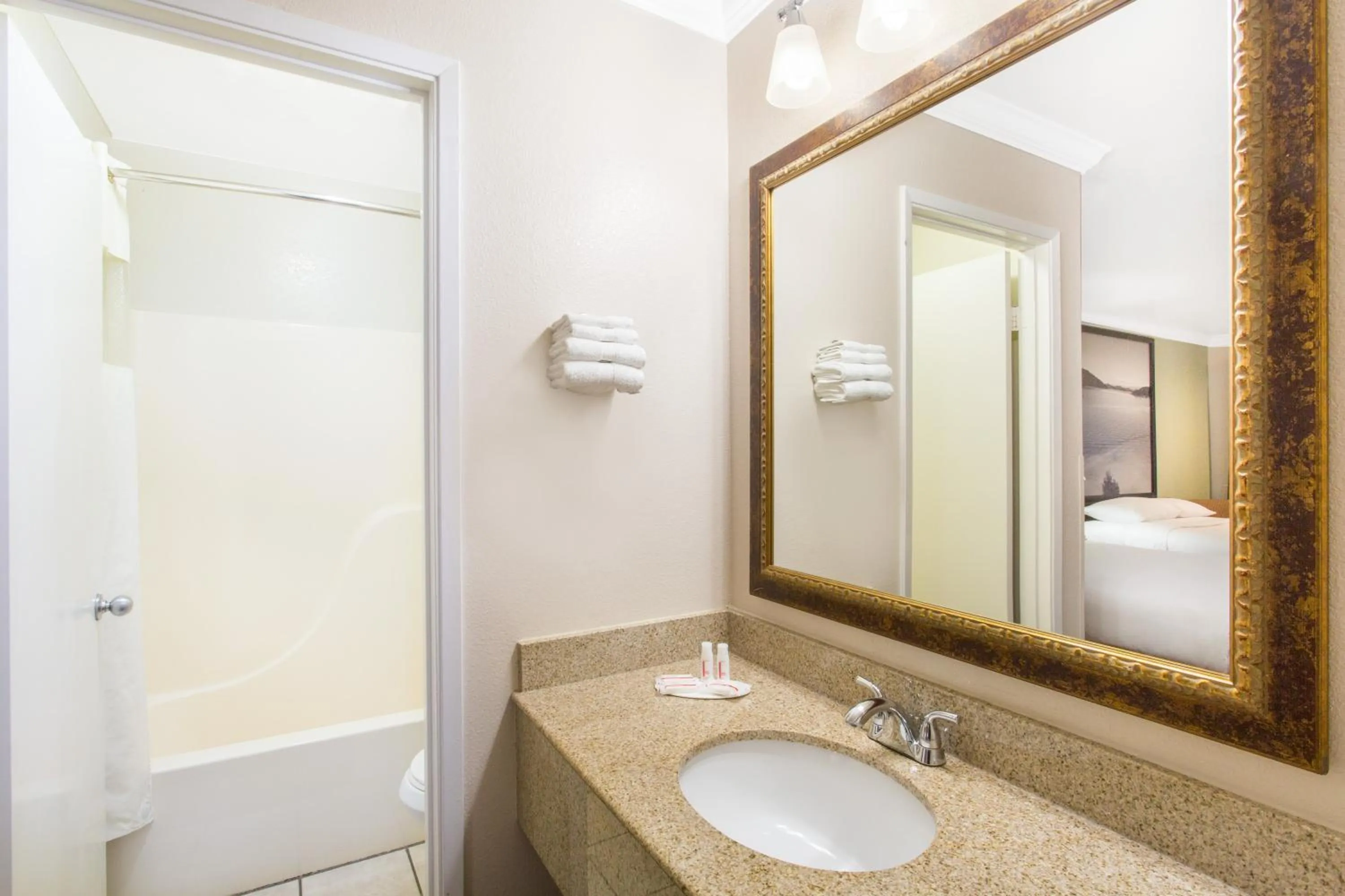 Bathroom in Upper Lake Inn & Suites