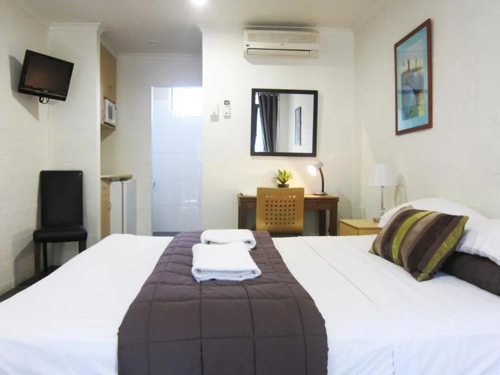 Bedroom, Bed in Horizons Motel