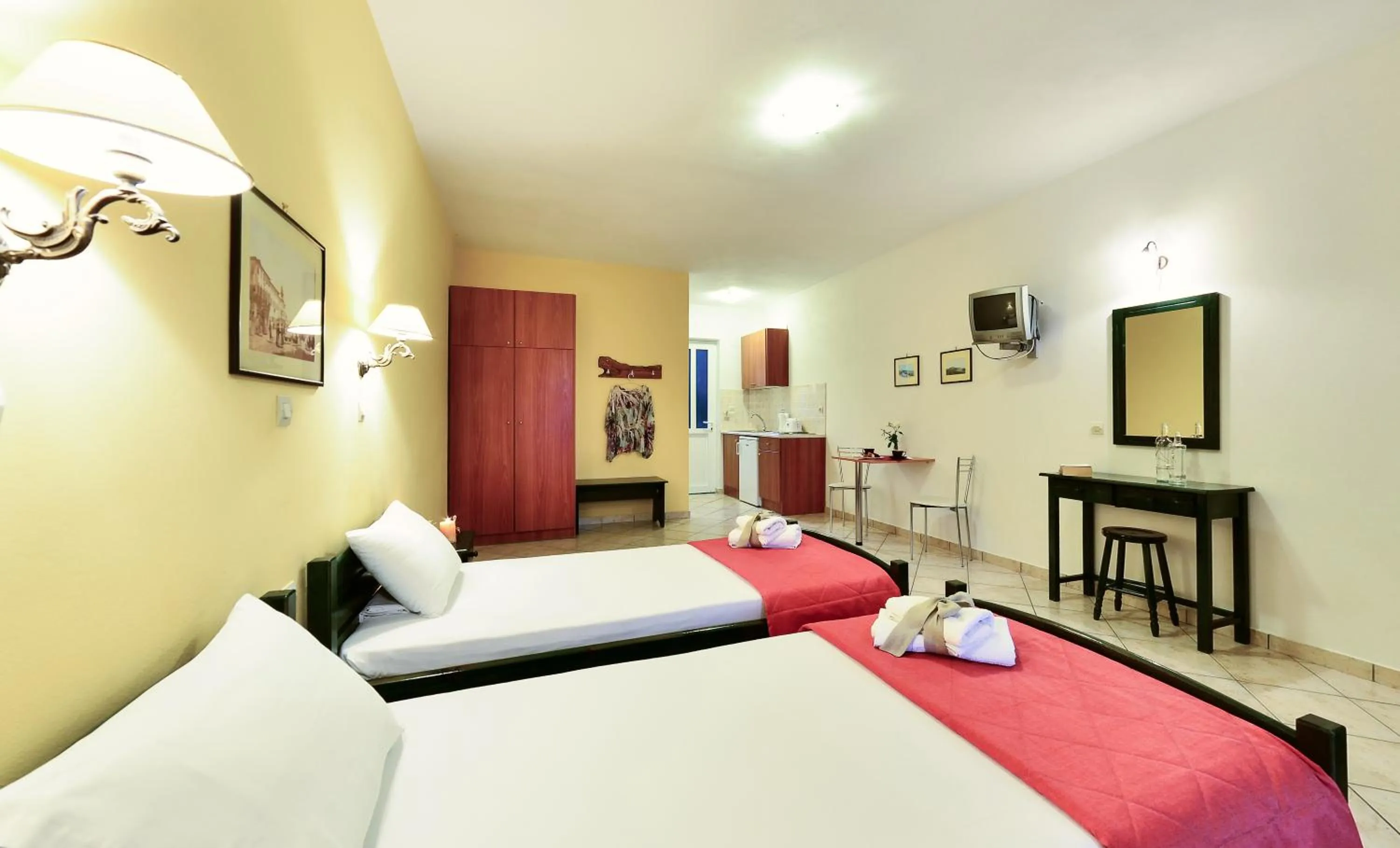 TV and multimedia in Remezzo Studios & Apartments