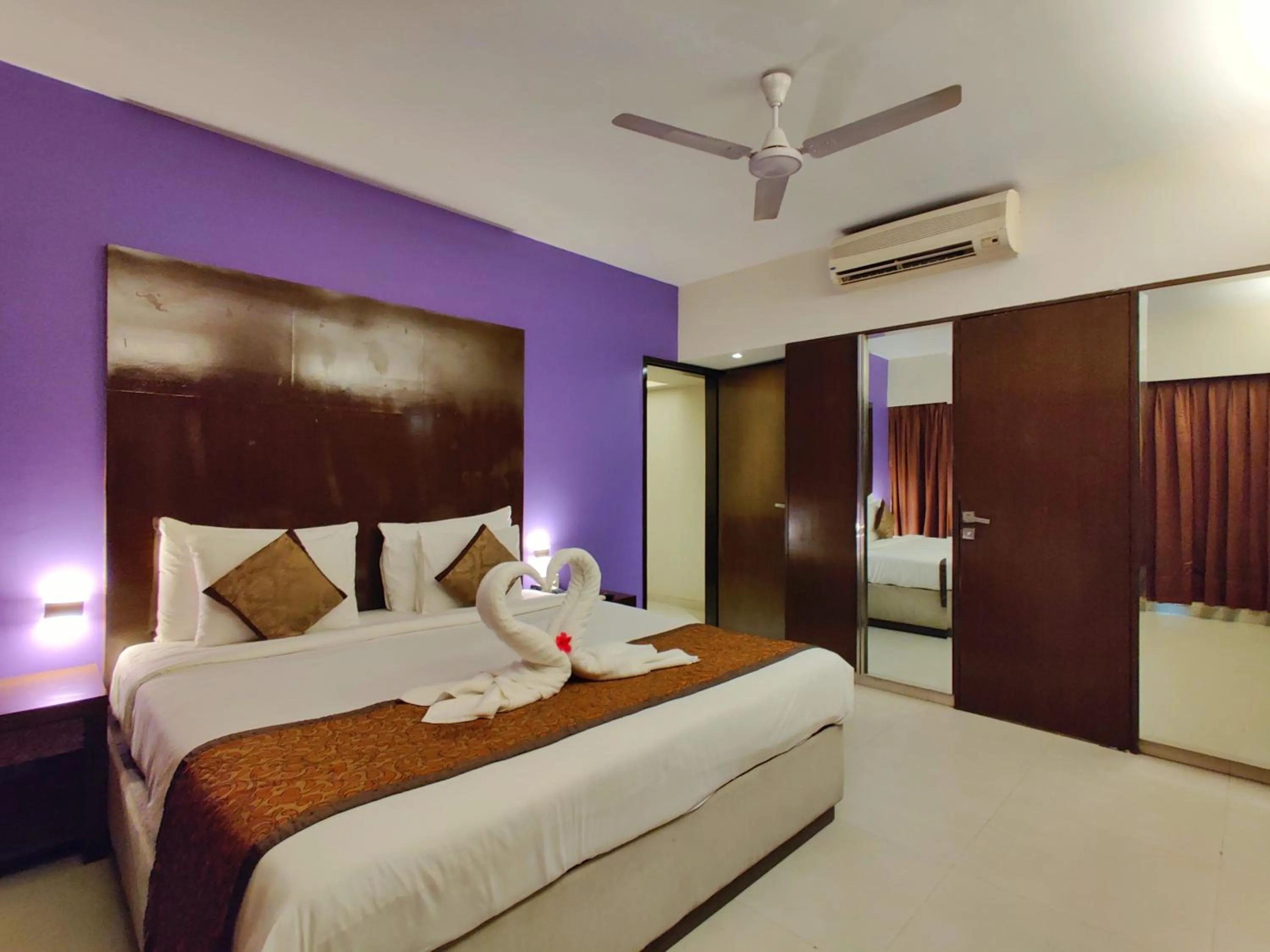 Bed in Citrus Hotel Lonavala