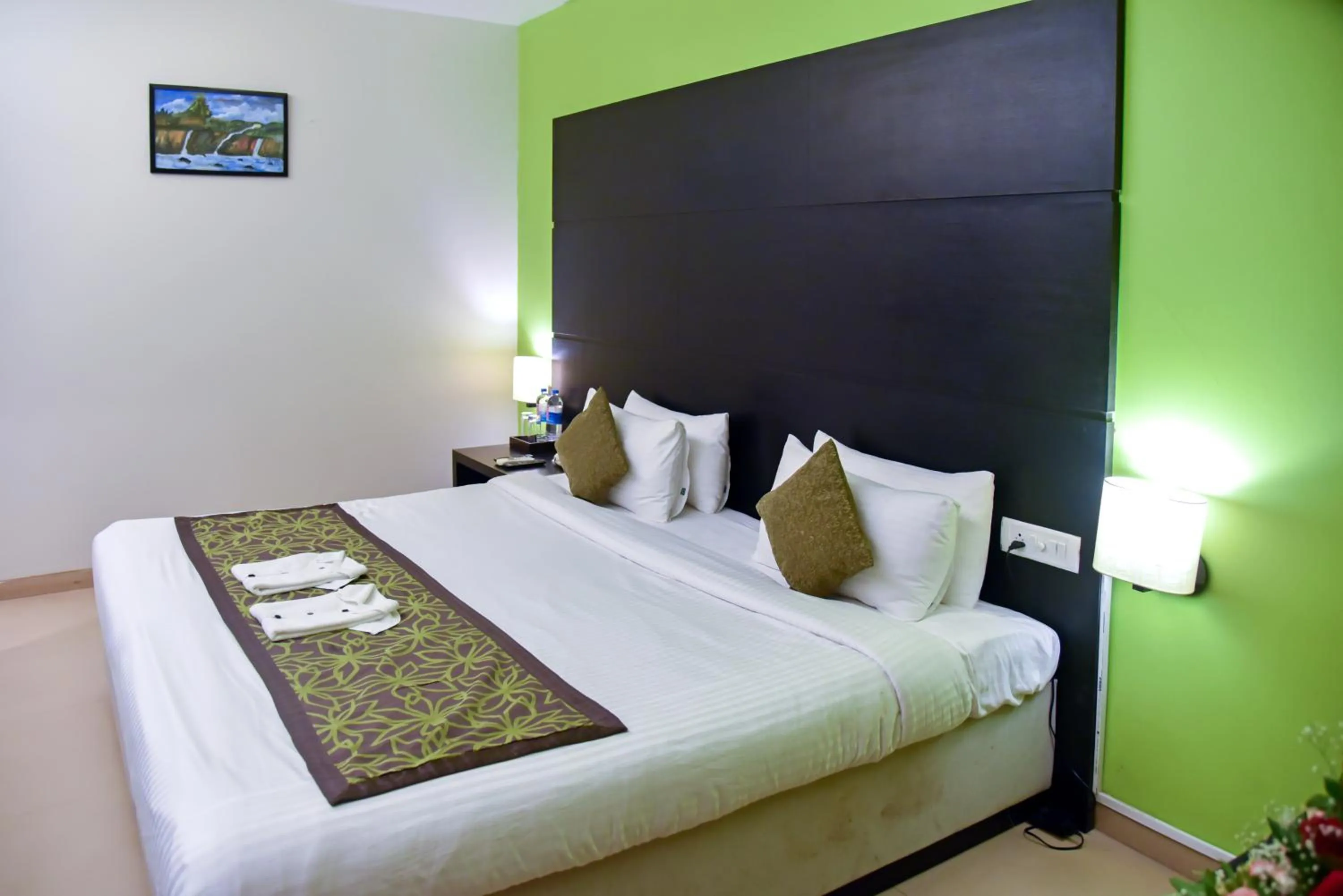 Bed in Citrus Hotel Lonavala