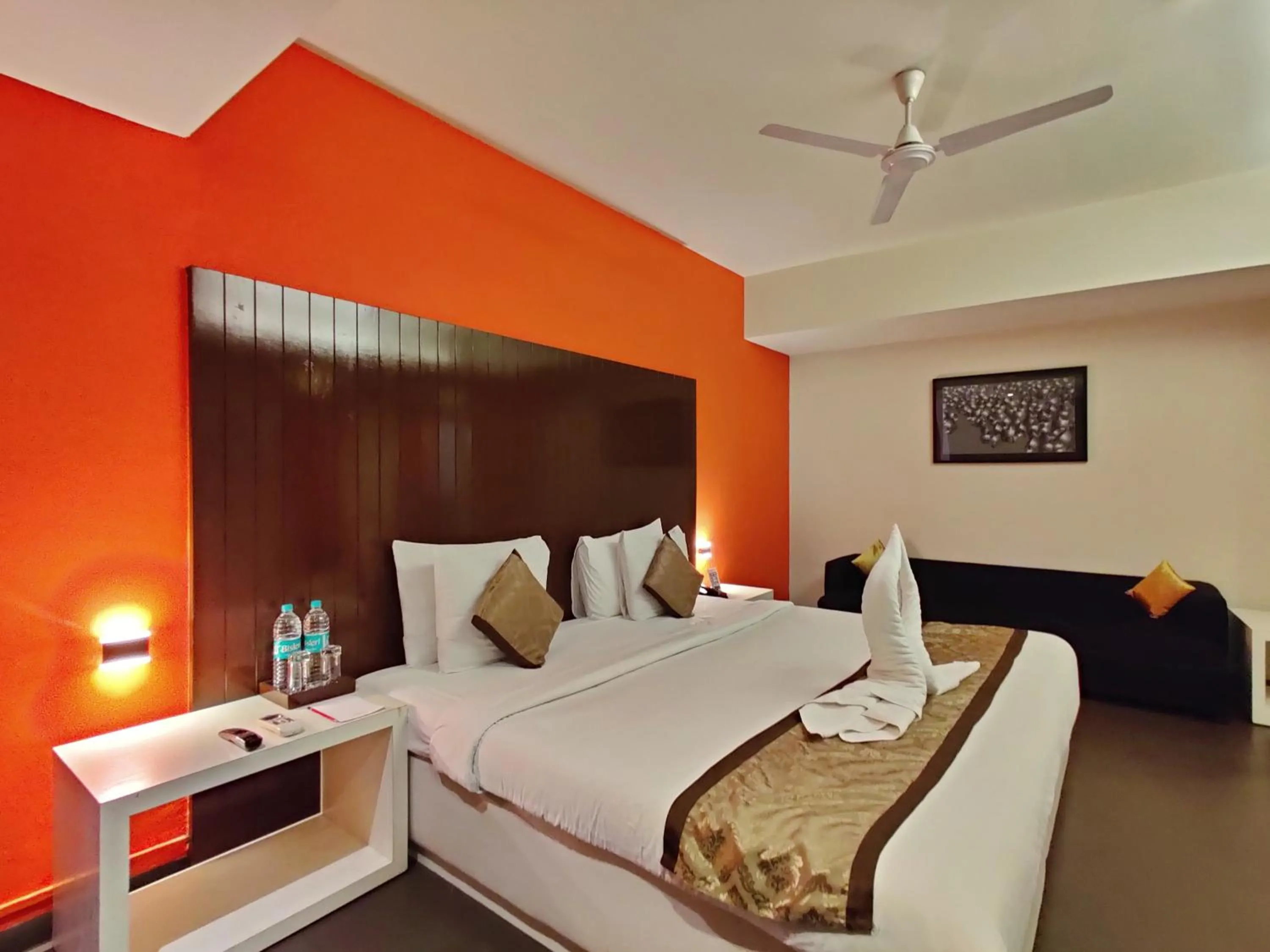 Bed in Citrus Hotel Lonavala
