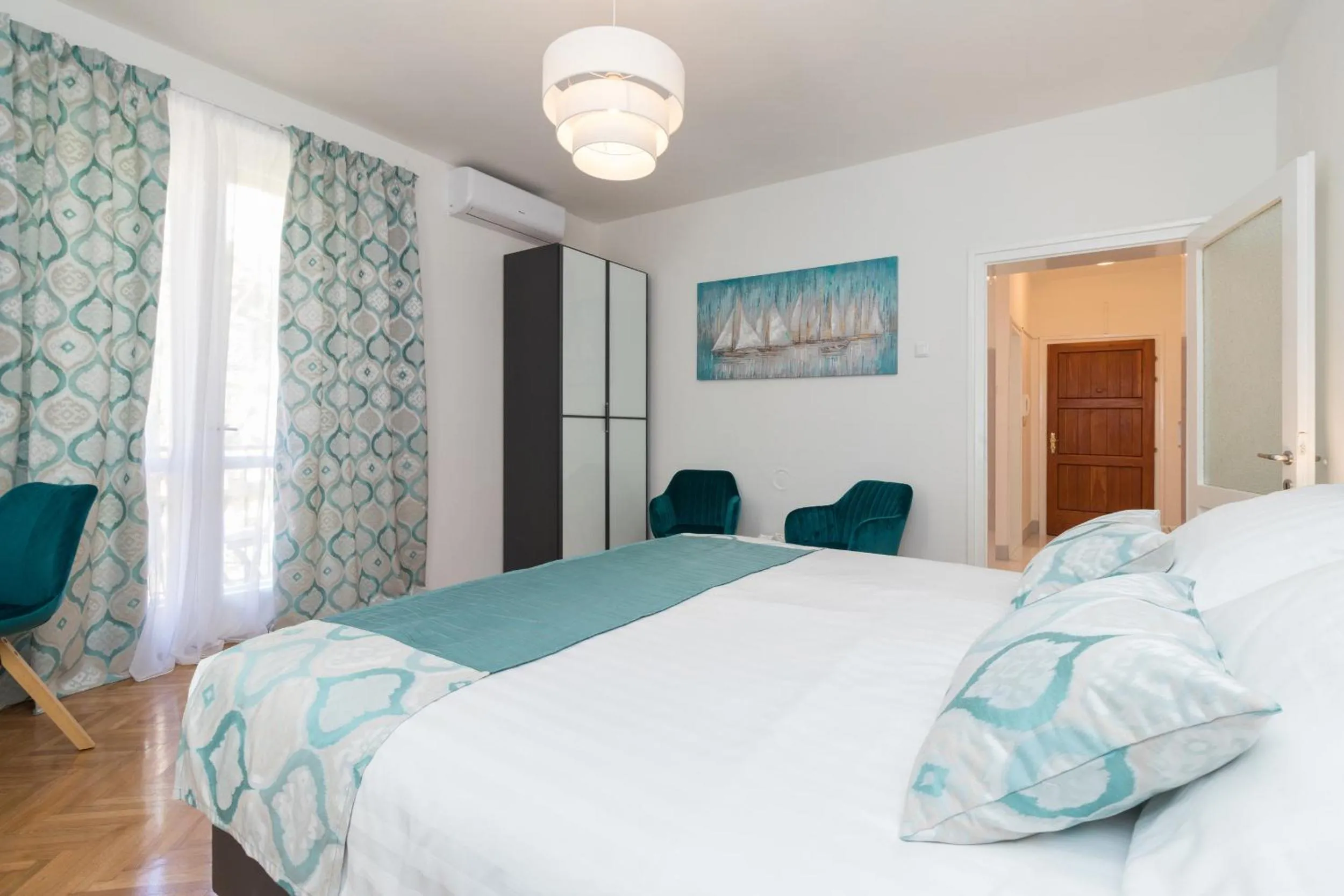 Bedroom, Bed in Deluxe suite Navis