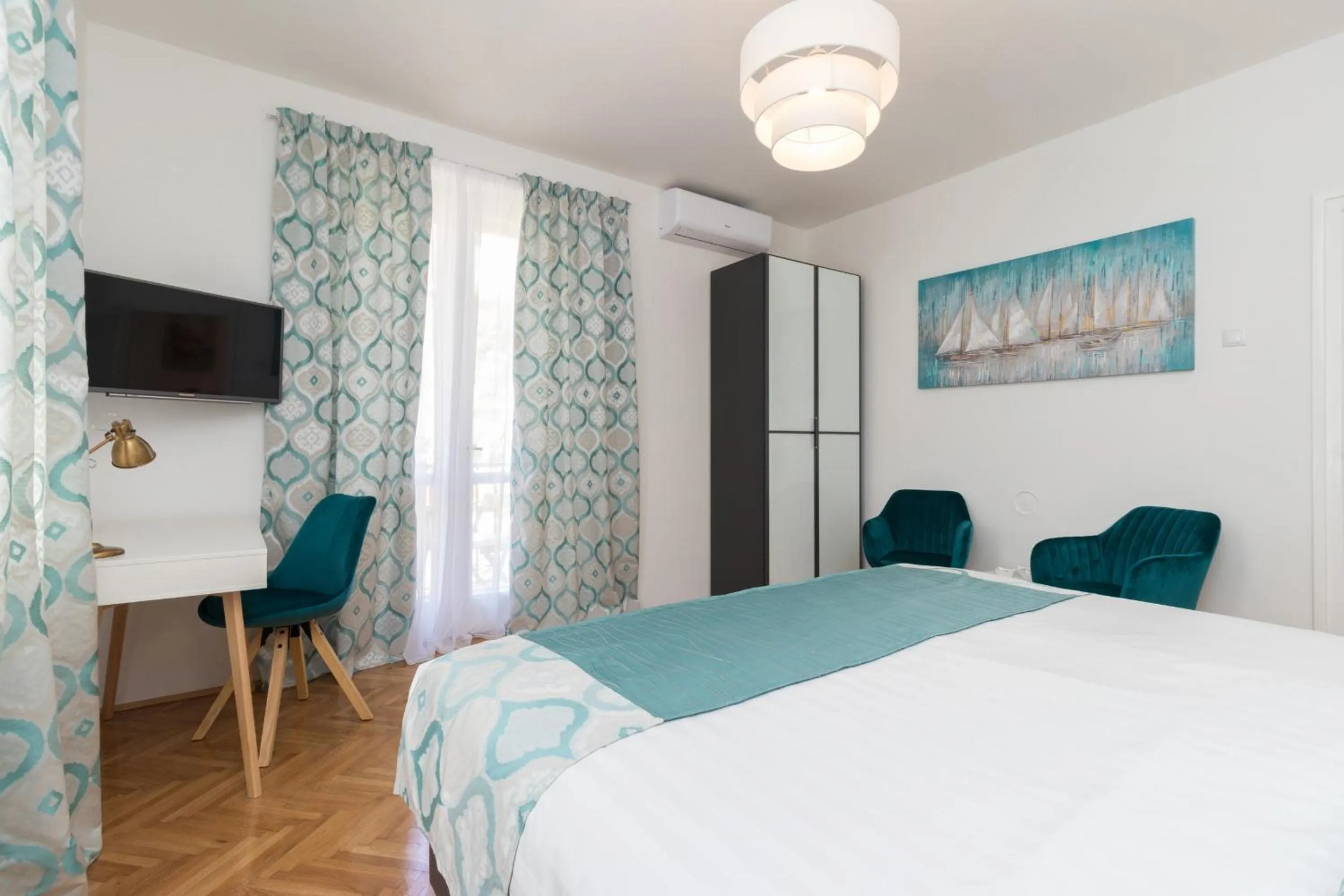 Bedroom, Bed in Deluxe suite Navis