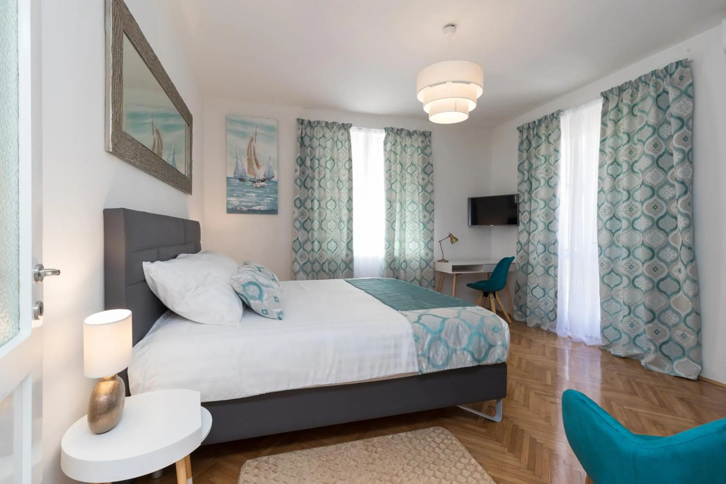 Bed in Deluxe suite Navis