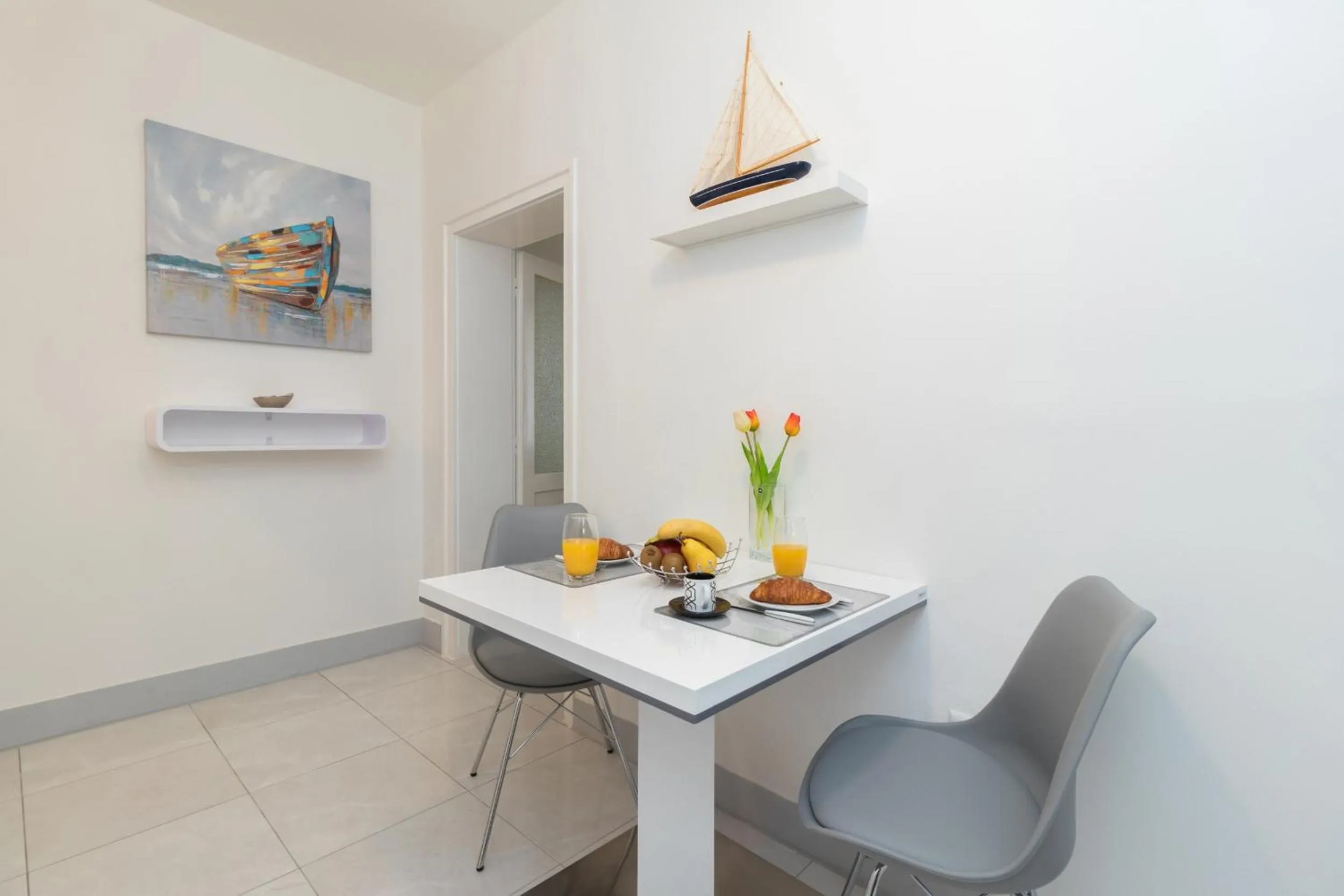 Dining area in Deluxe suite Navis