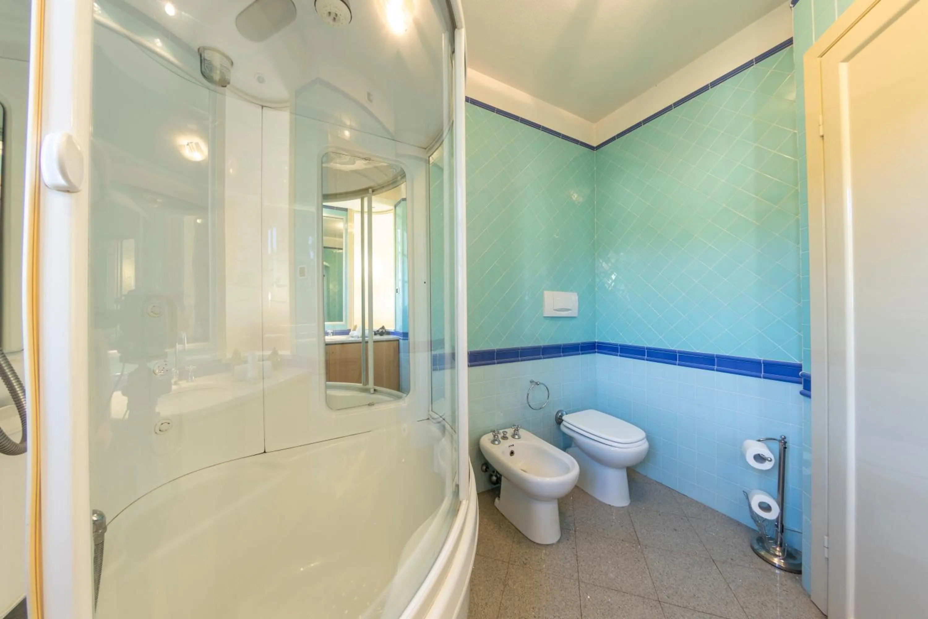 Shower in La Stagione dell'Arte B&B