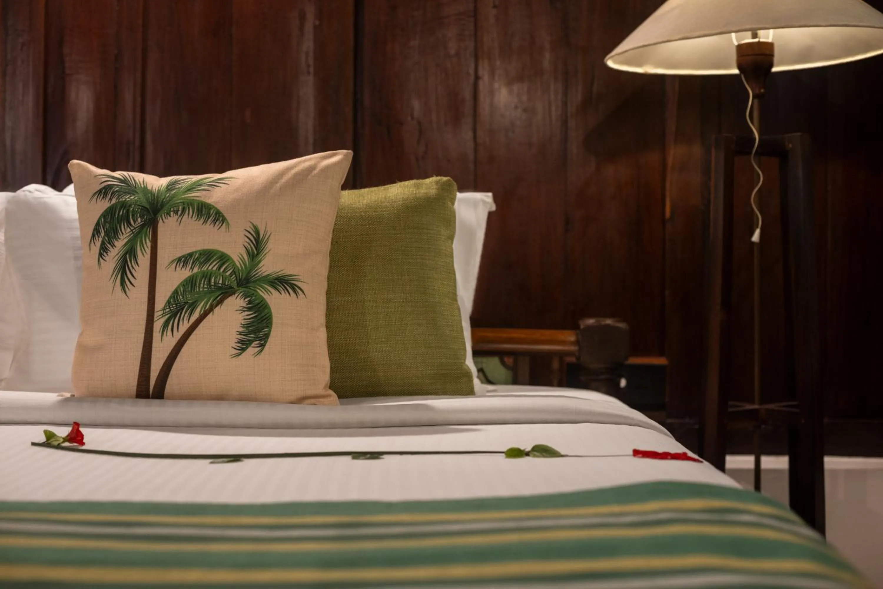 Bedroom, Bed in Coconut Lagoon Kumarakom - A CGH Earth Experience