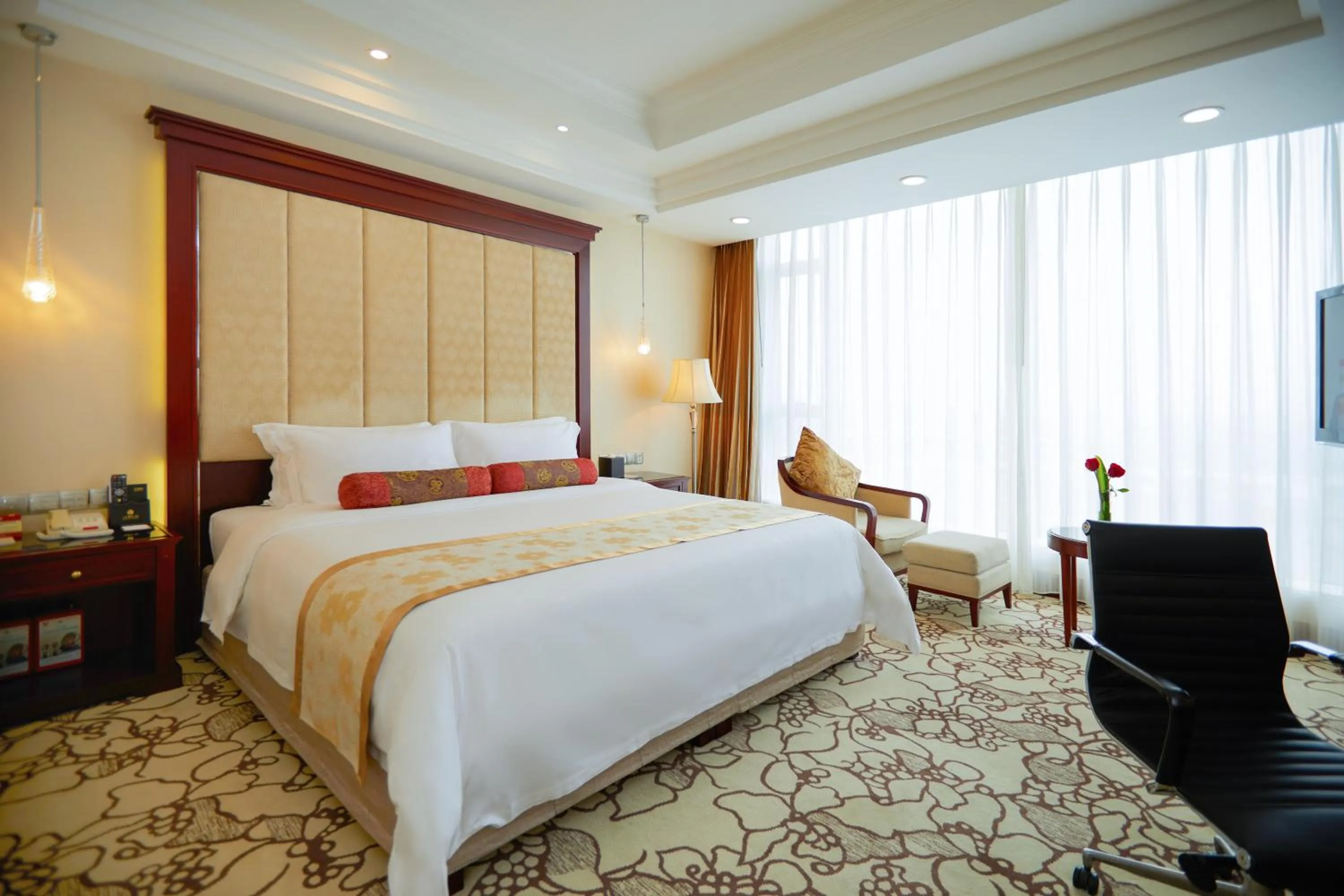 Bed in Soluxe Hotel Guangzhou