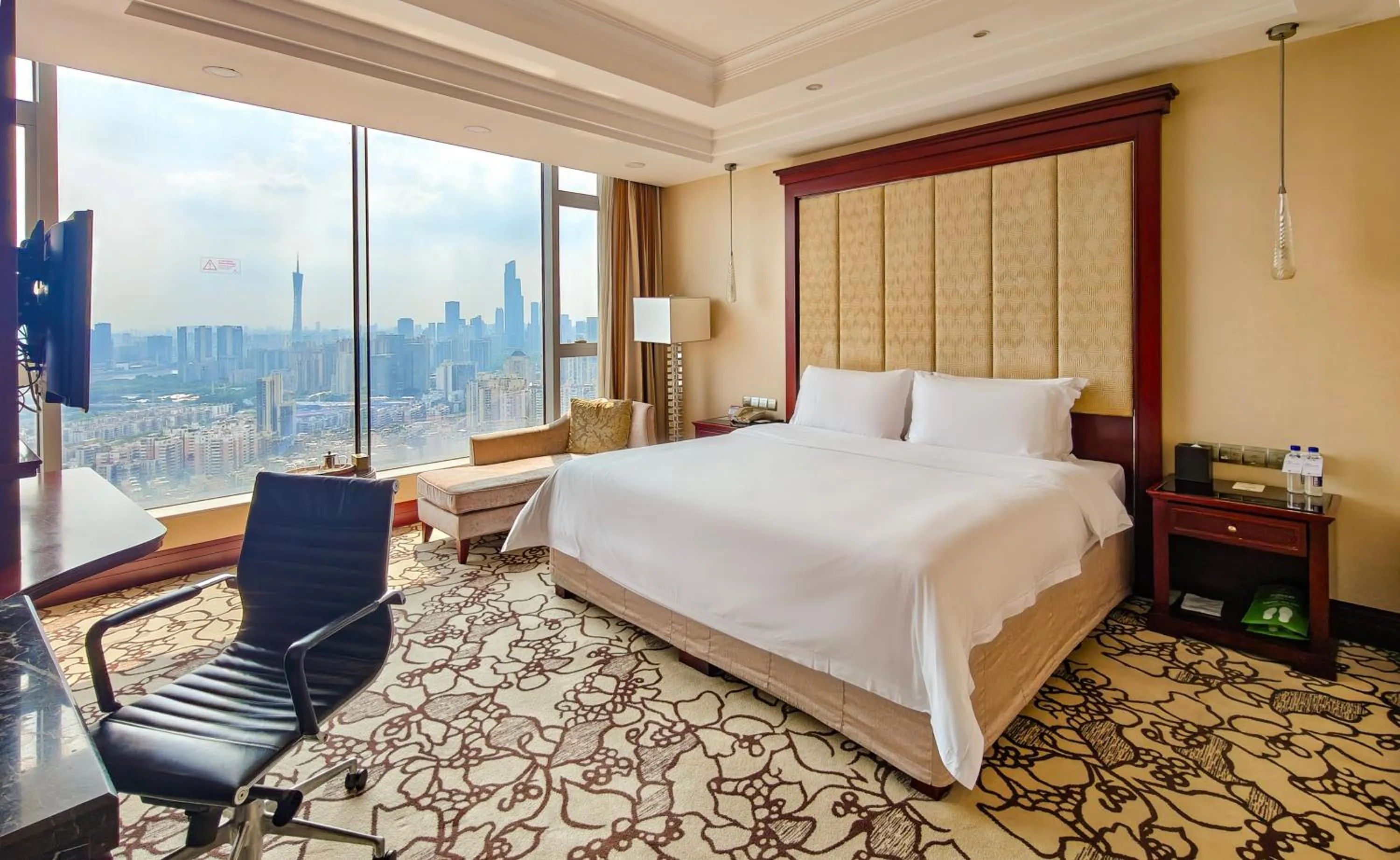 Bed in Soluxe Hotel Guangzhou