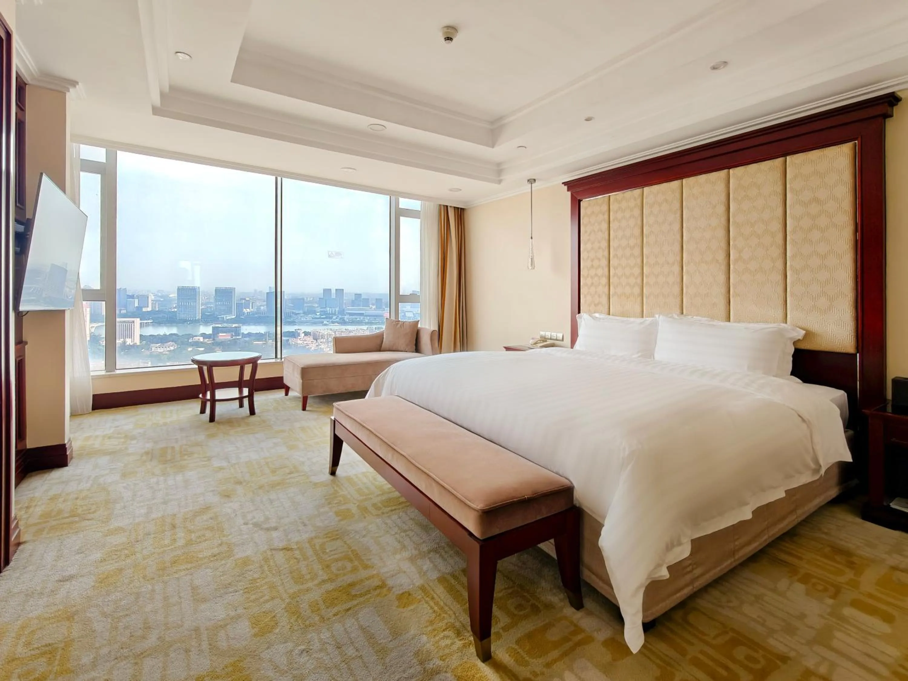 Bed in Soluxe Hotel Guangzhou