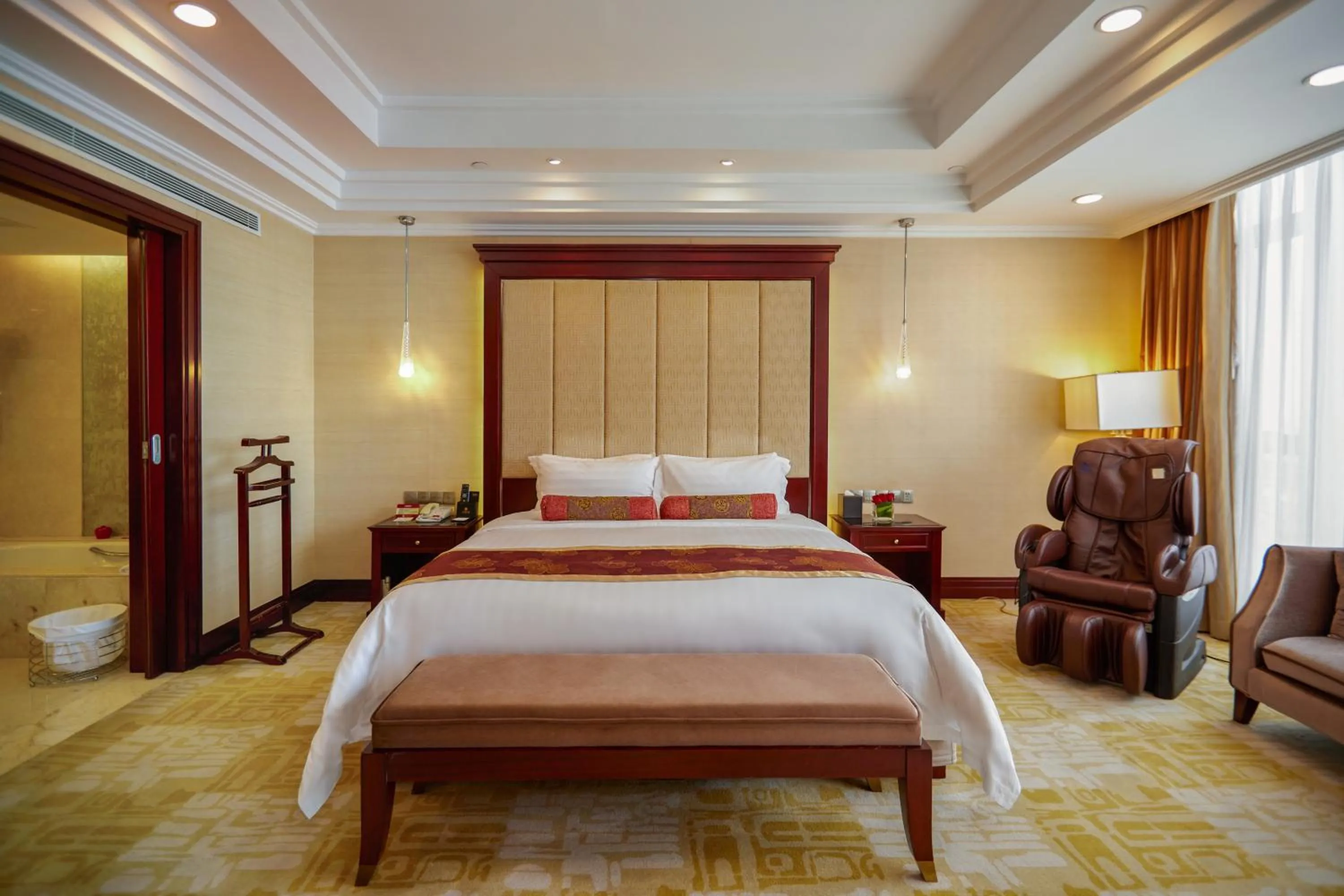Bed in Soluxe Hotel Guangzhou