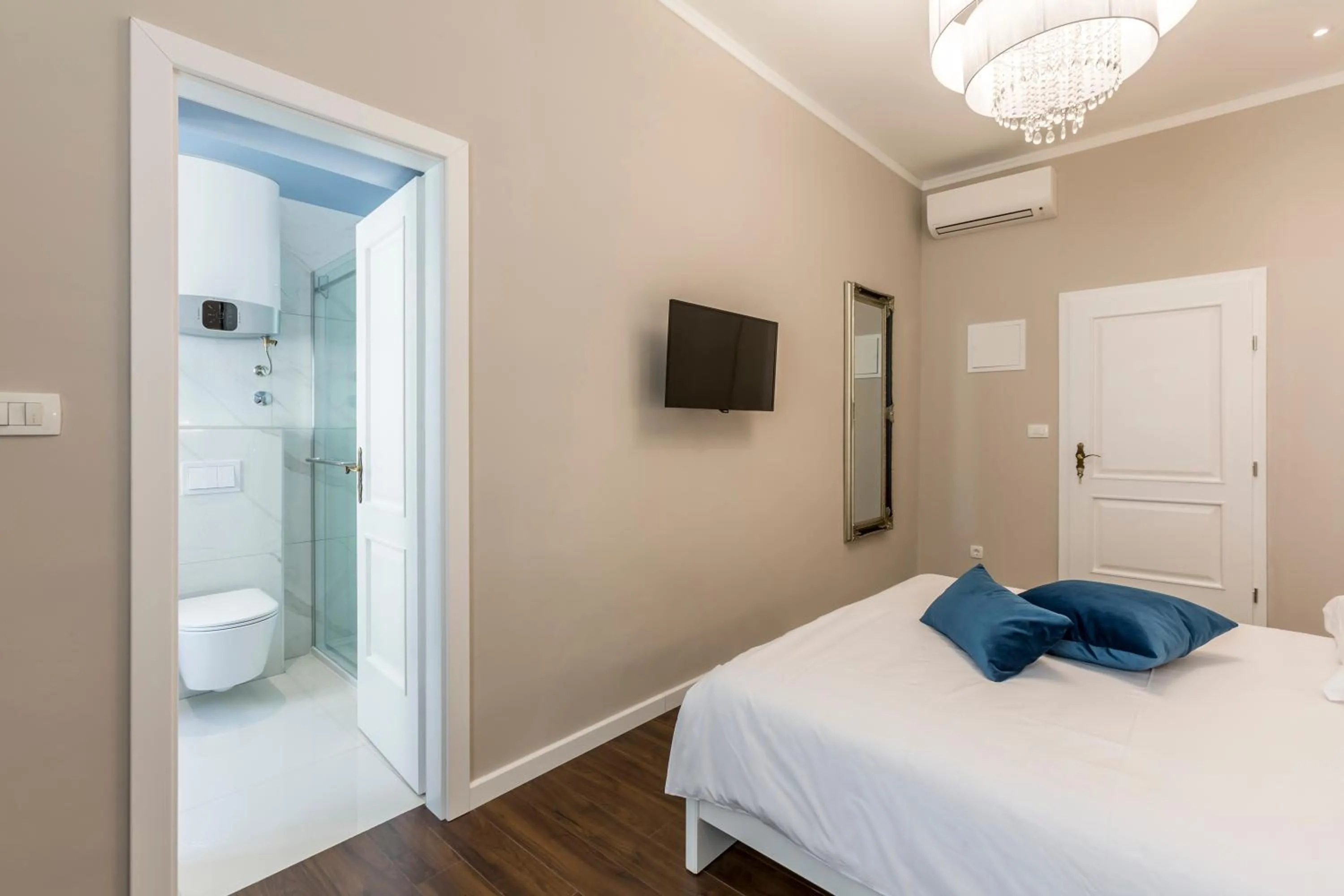 Bedroom, Bed in Theatre of Dreams Rooms