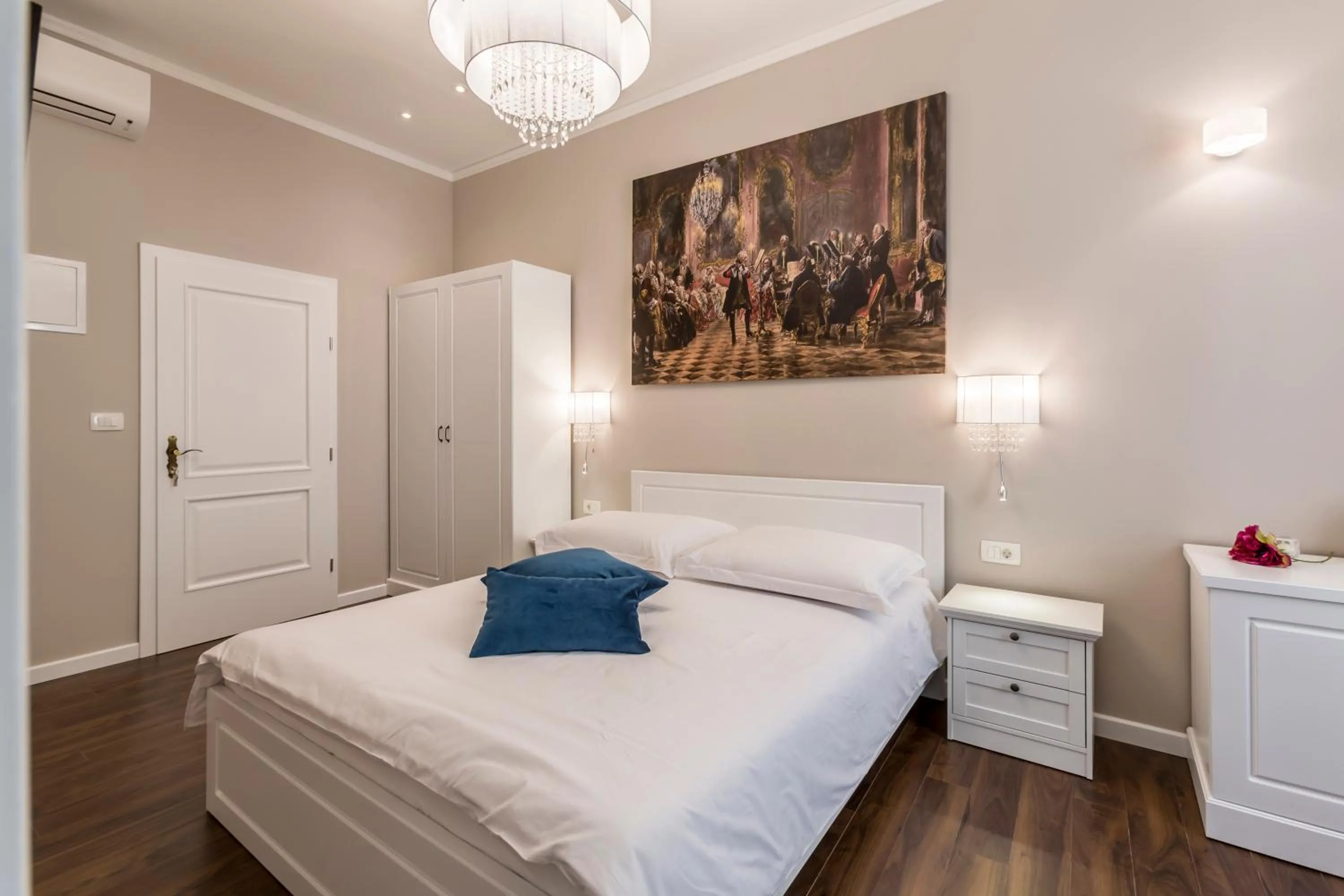 Bedroom, Bed in Theatre of Dreams Rooms