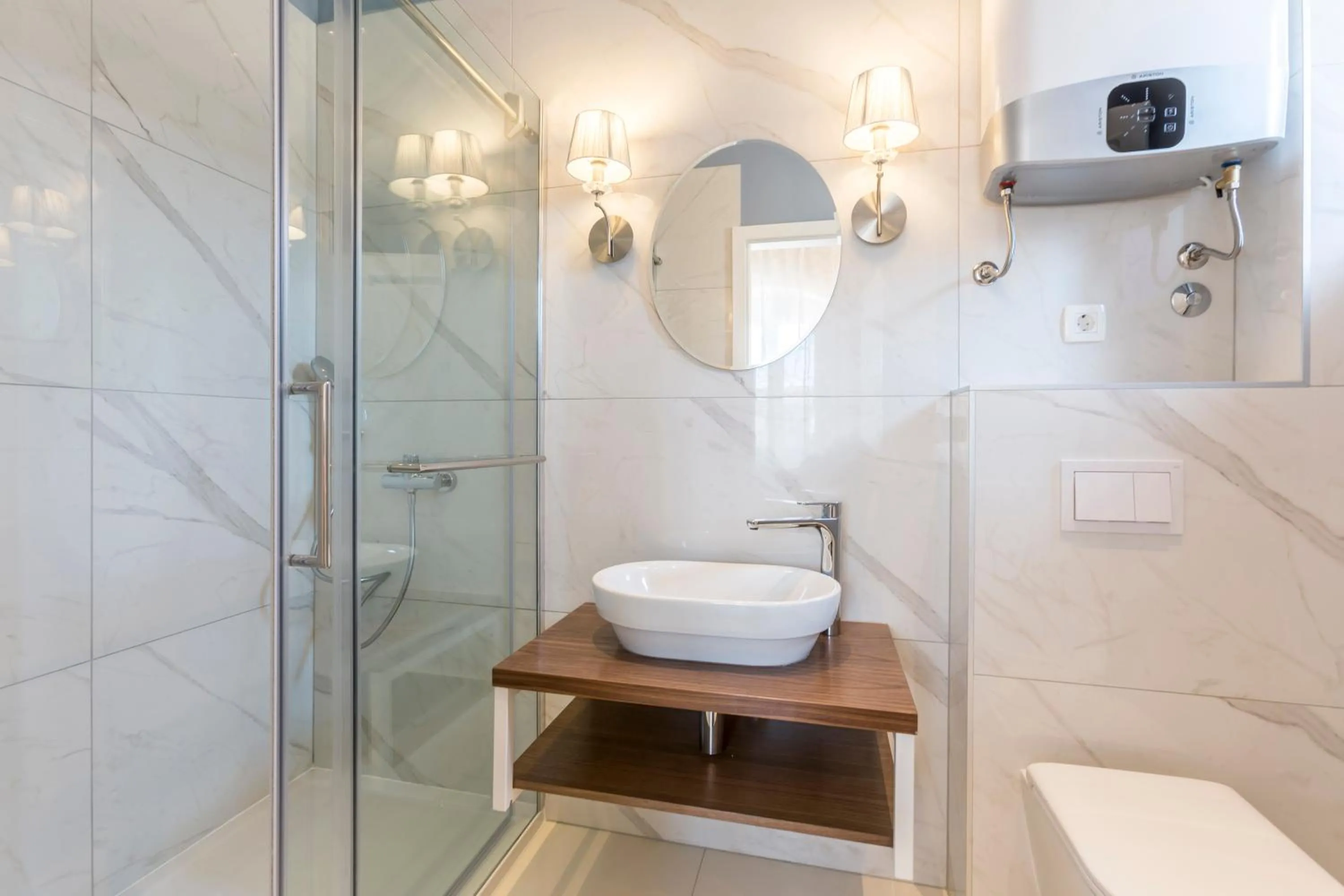 Bathroom in Theatre of Dreams Rooms