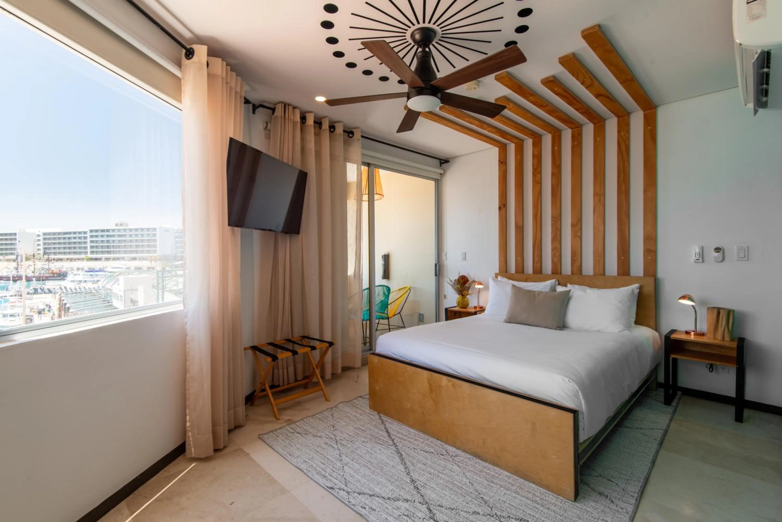 Photo of the whole room, Bed in Mayan Monkey Los Cabos - Social Hotel