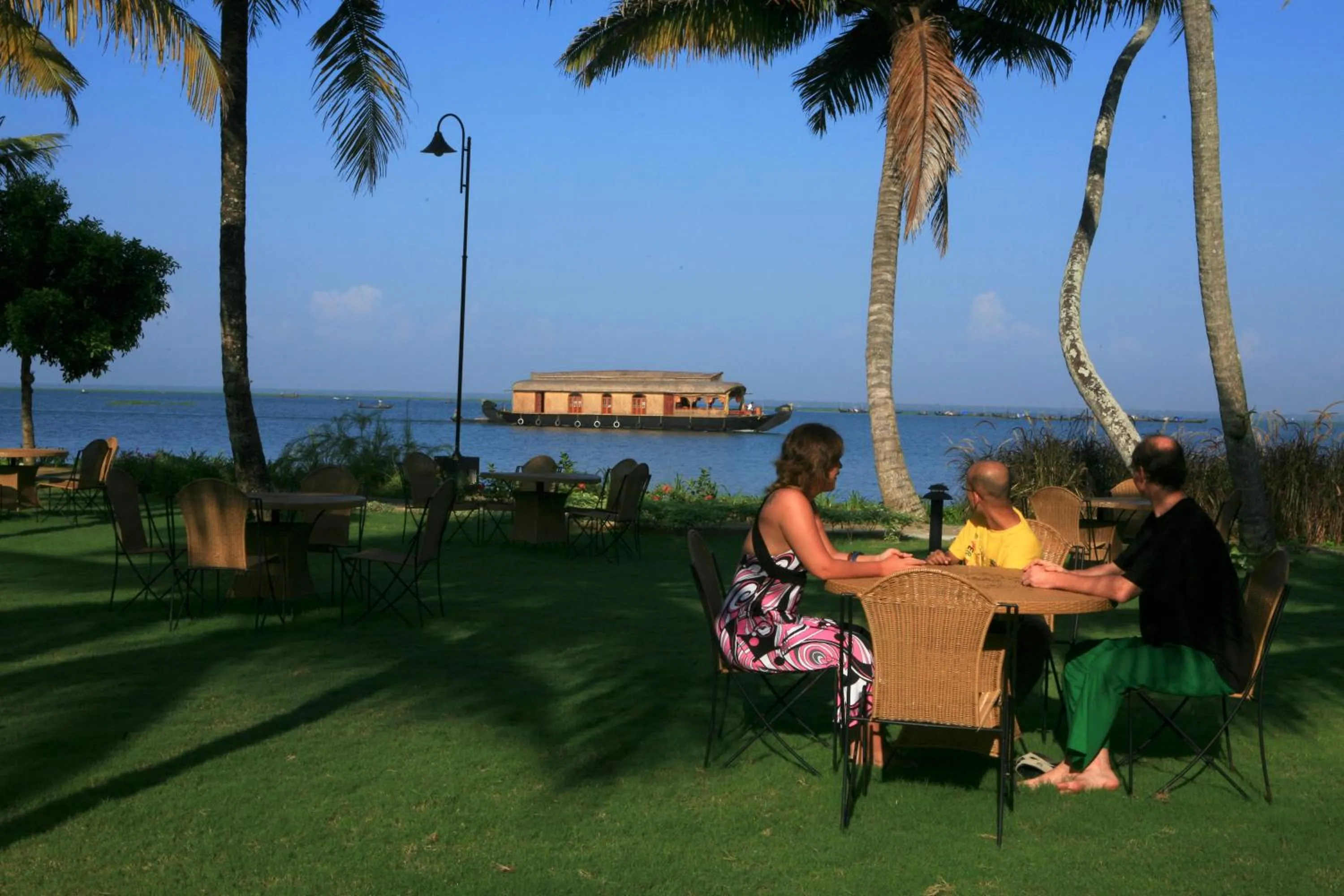 Restaurant/places to eat in Lakesong Resort