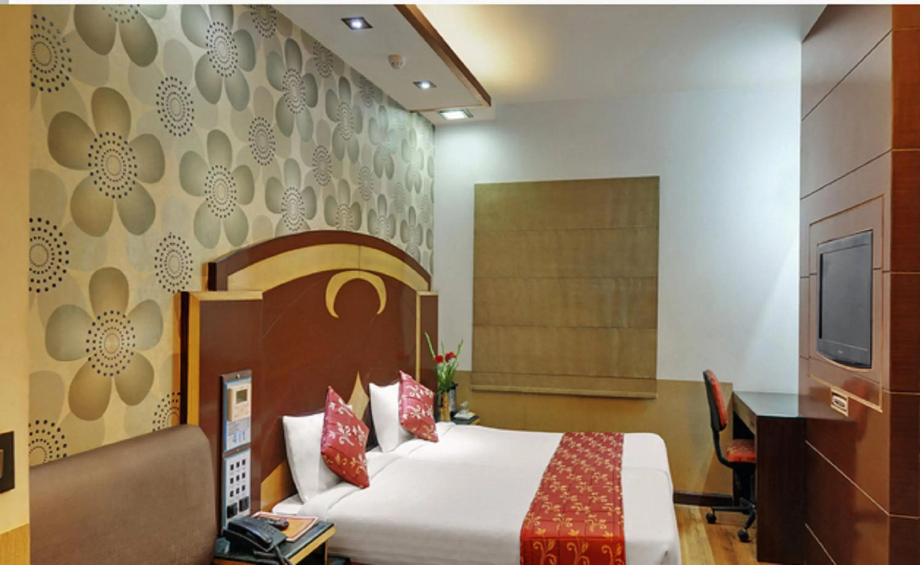 cot in Amar Yatri Niwas