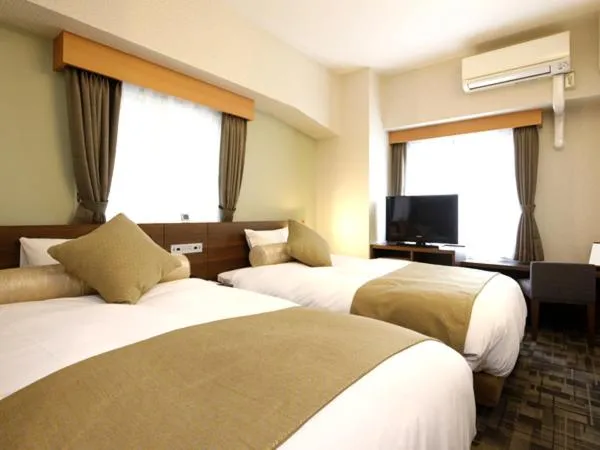 Photo of the whole room, Bed in Rembrandt Style Yokohama Kannai