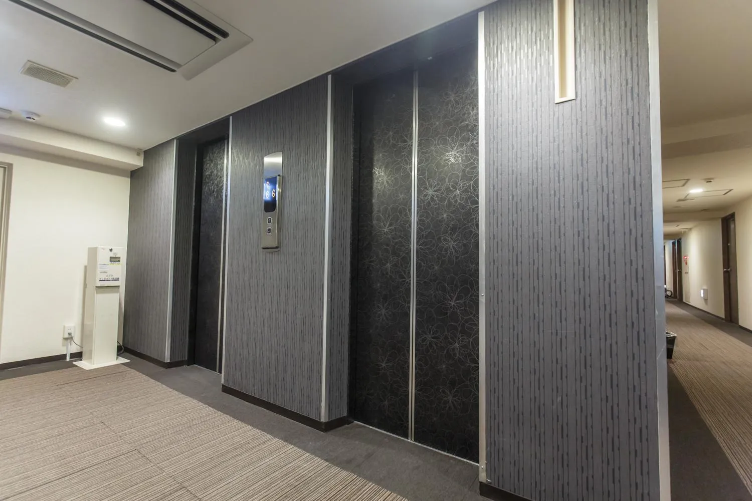 elevator in Rembrandt Style Yokohama Kannai