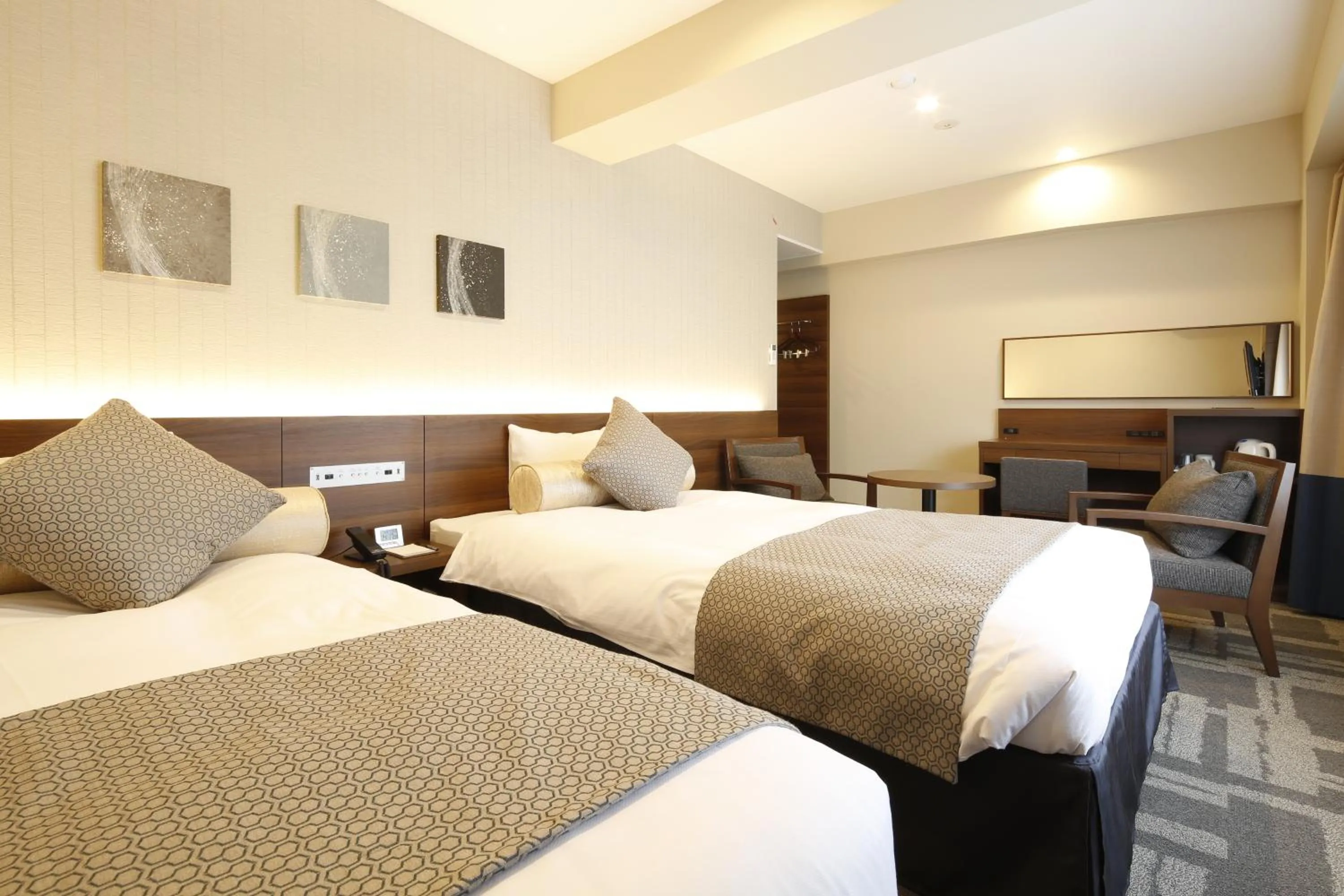 Bed in Rembrandt Style Yokohama Kannai