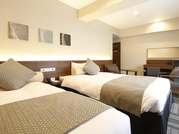 Bed in Rembrandt Style Yokohama Kannai