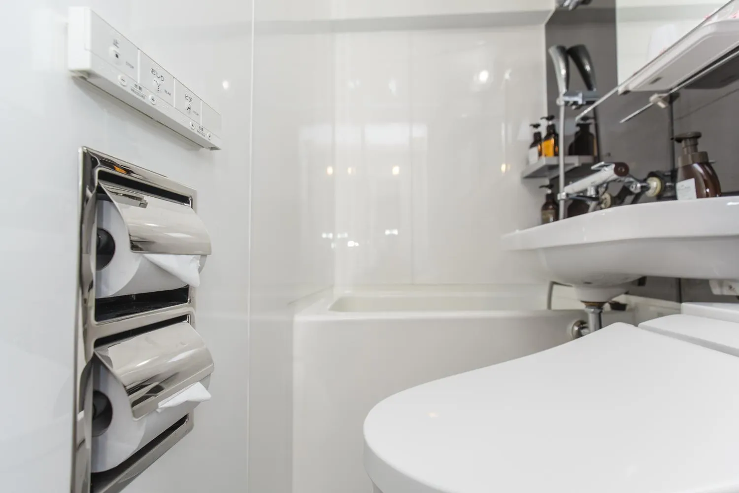 Toilet in Rembrandt Style Yokohama Kannai