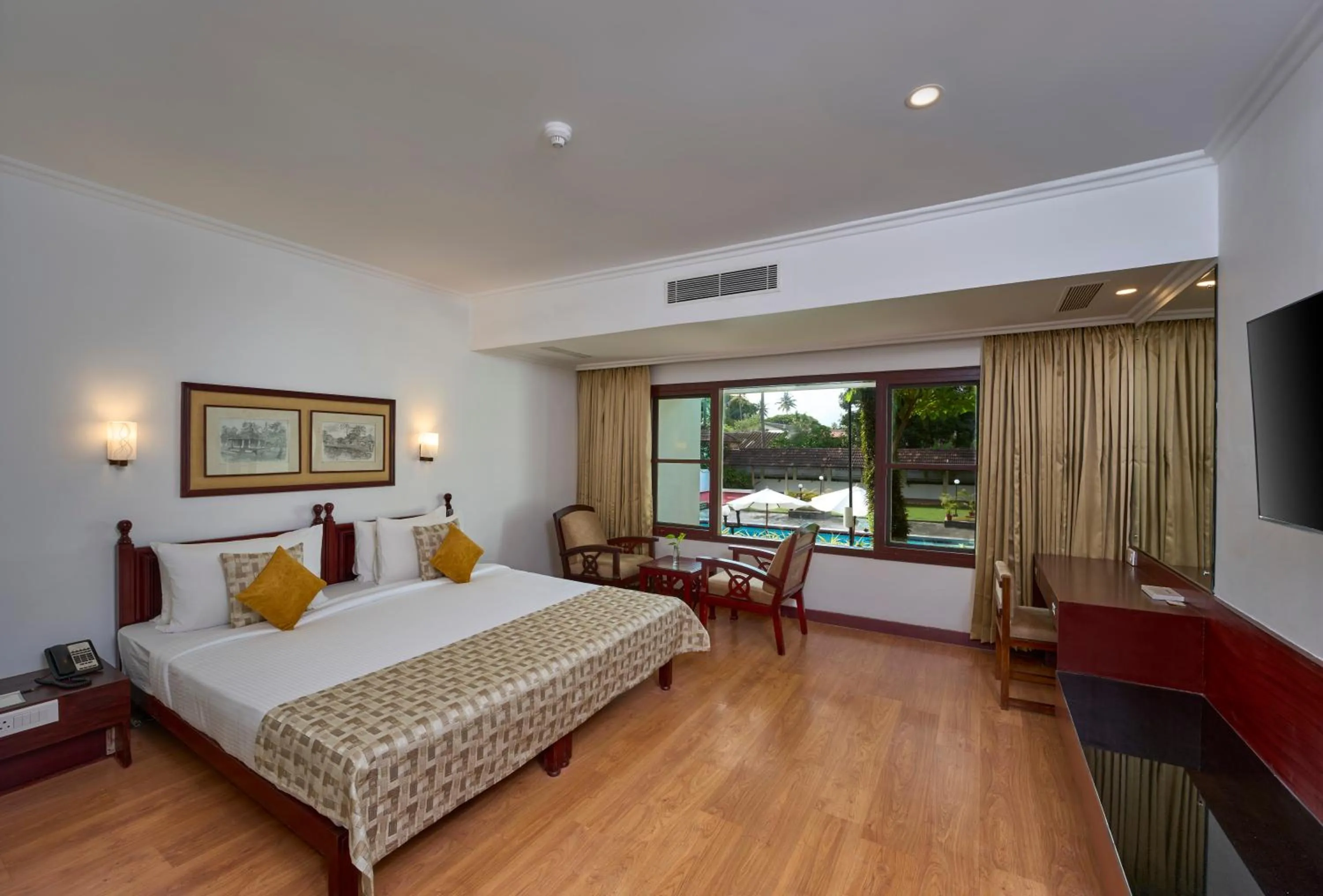 Photo of the whole room, Bed in Casino Hotel - CGH Earth, Cochin