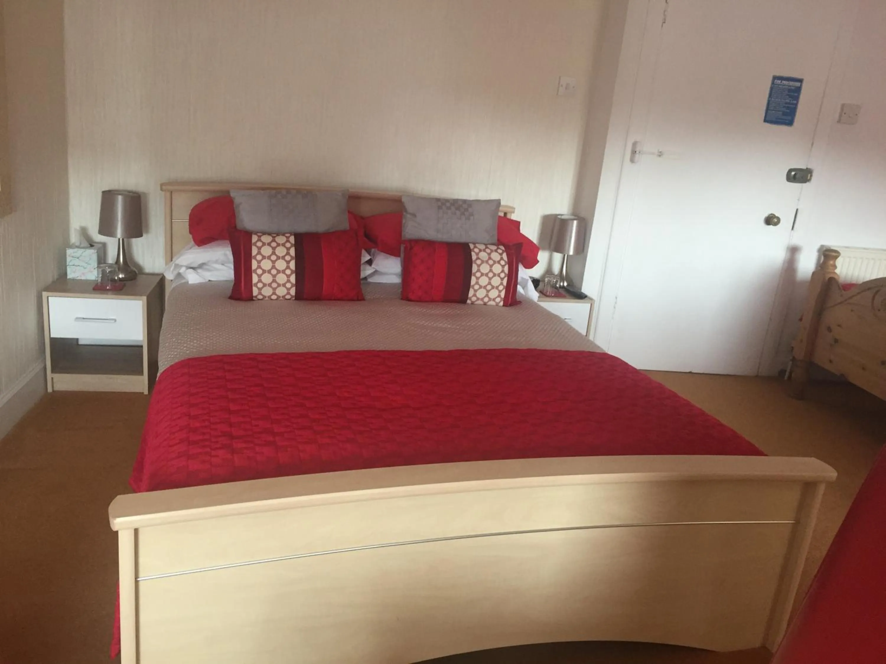 Bed in The Arrandale Hotel