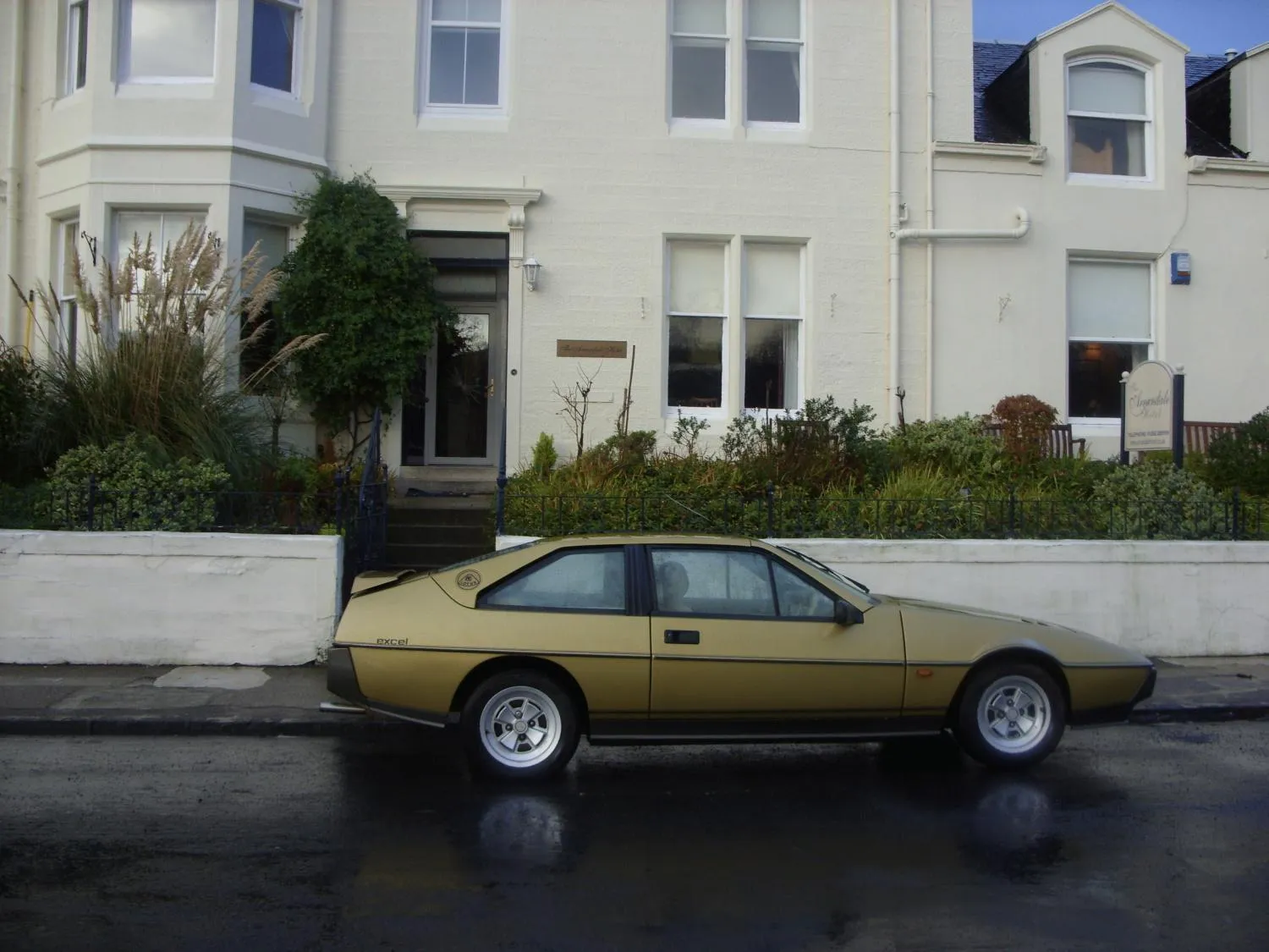 Facade/entrance in The Arrandale Hotel