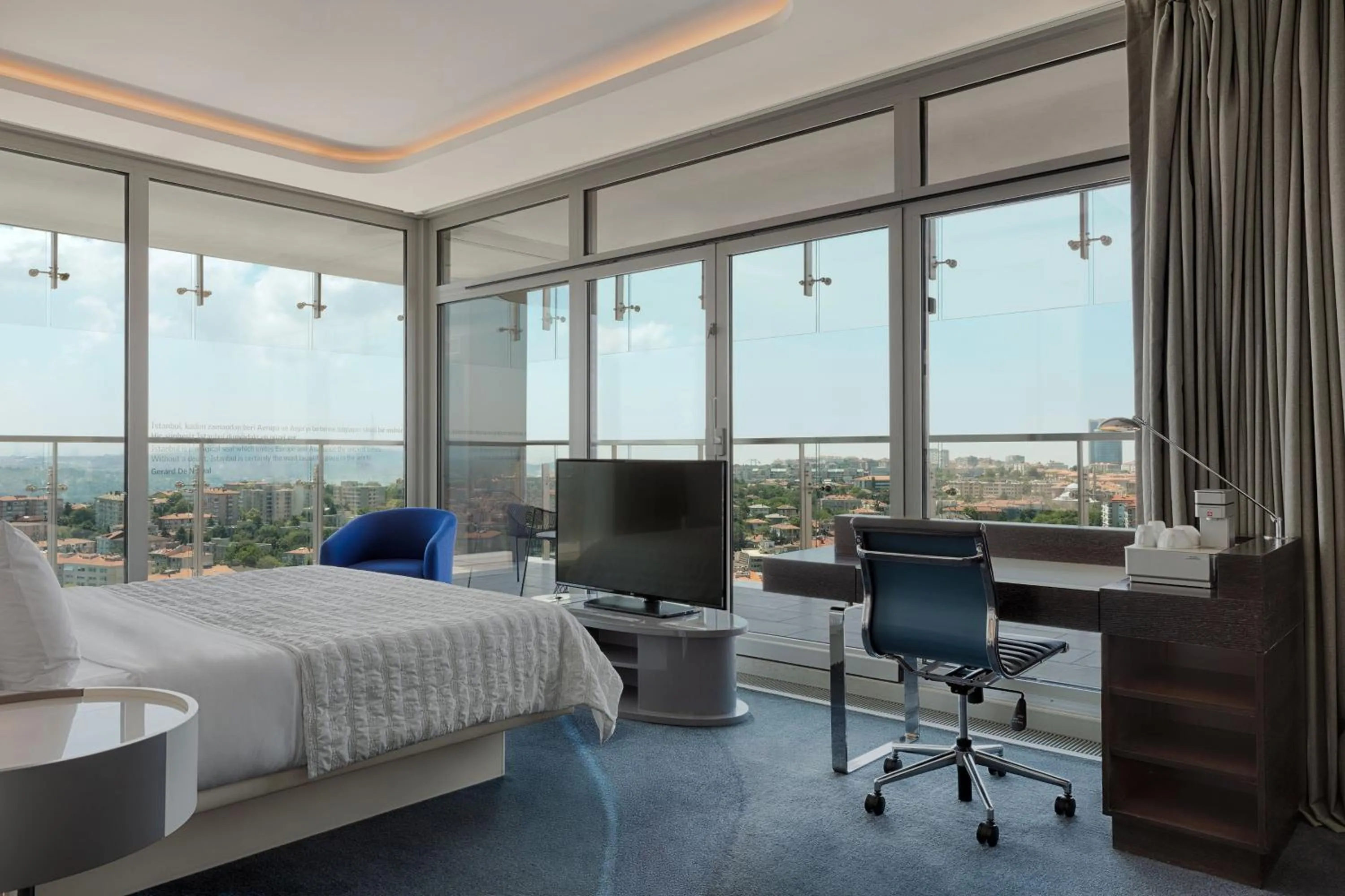 Bedroom, Bed in Le Meridien Istanbul Etiler