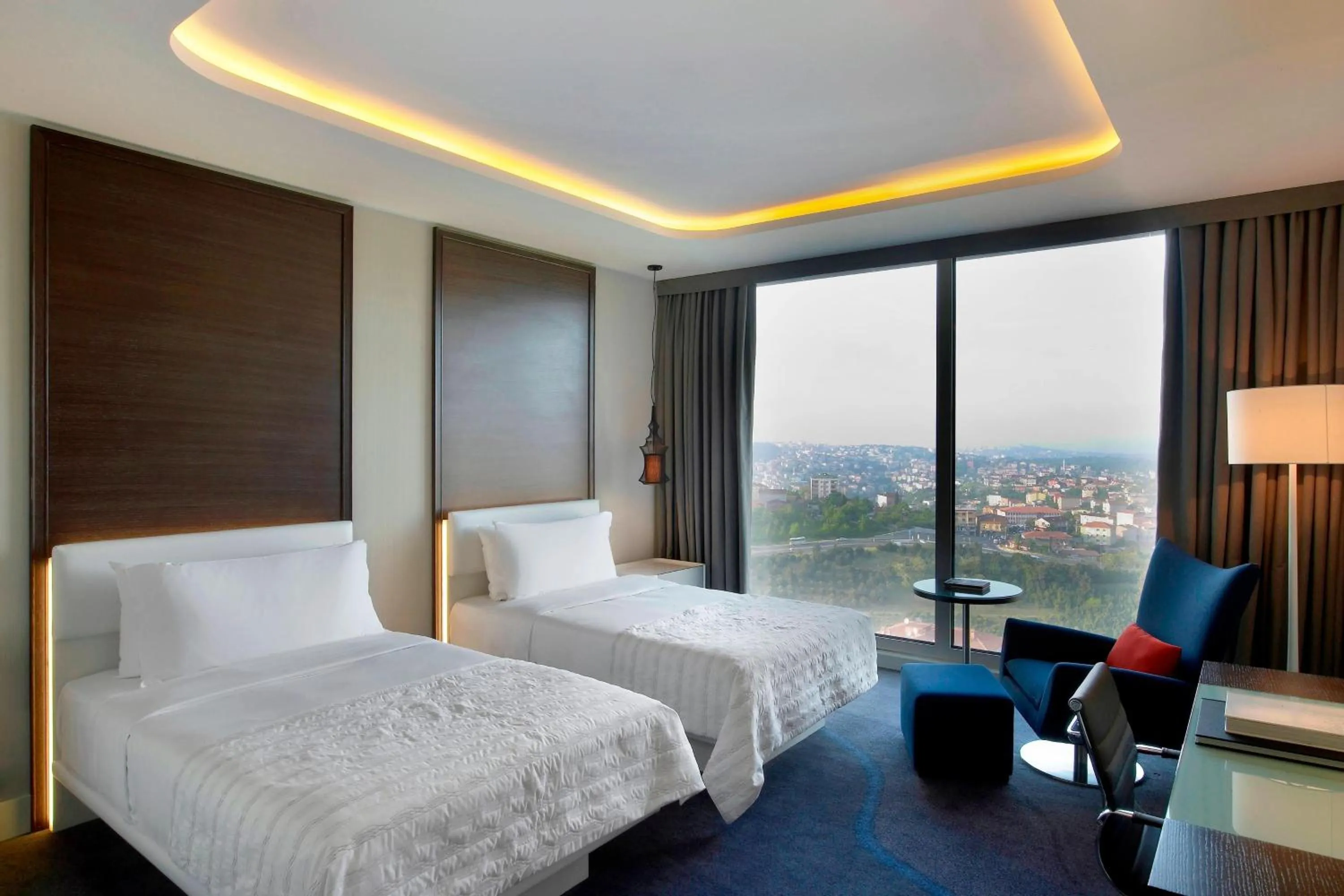 Photo of the whole room, Bed in Le Meridien Istanbul Etiler