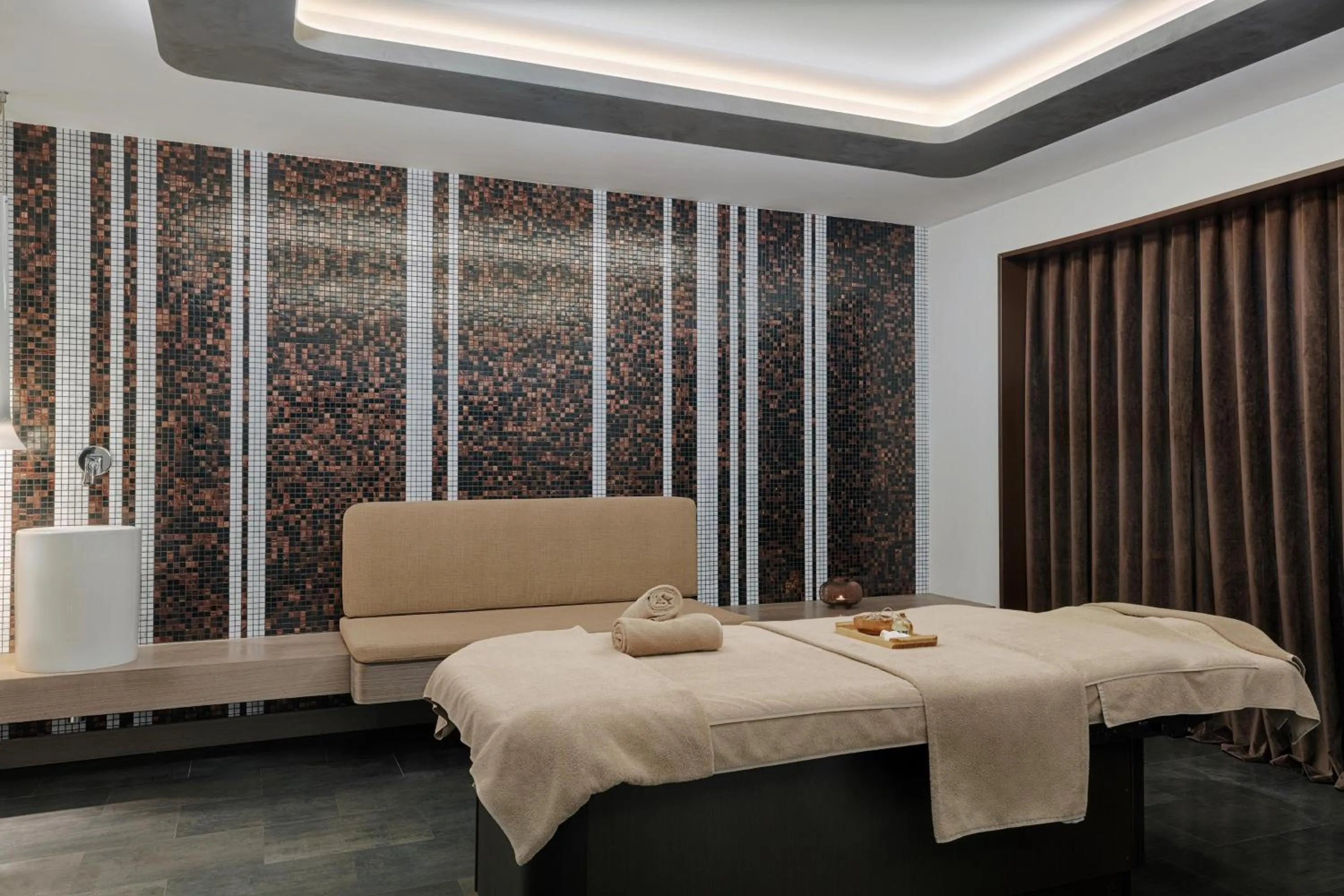 Spa and wellness centre/facilities, Bed in Le Meridien Istanbul Etiler