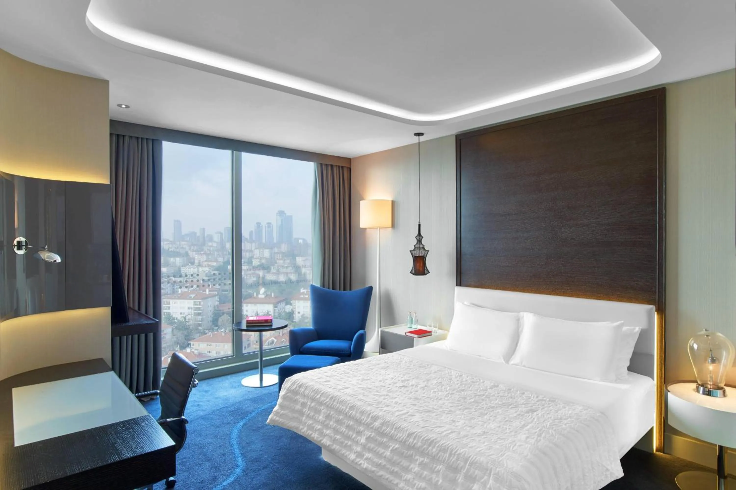 Photo of the whole room, Bed in Le Meridien Istanbul Etiler