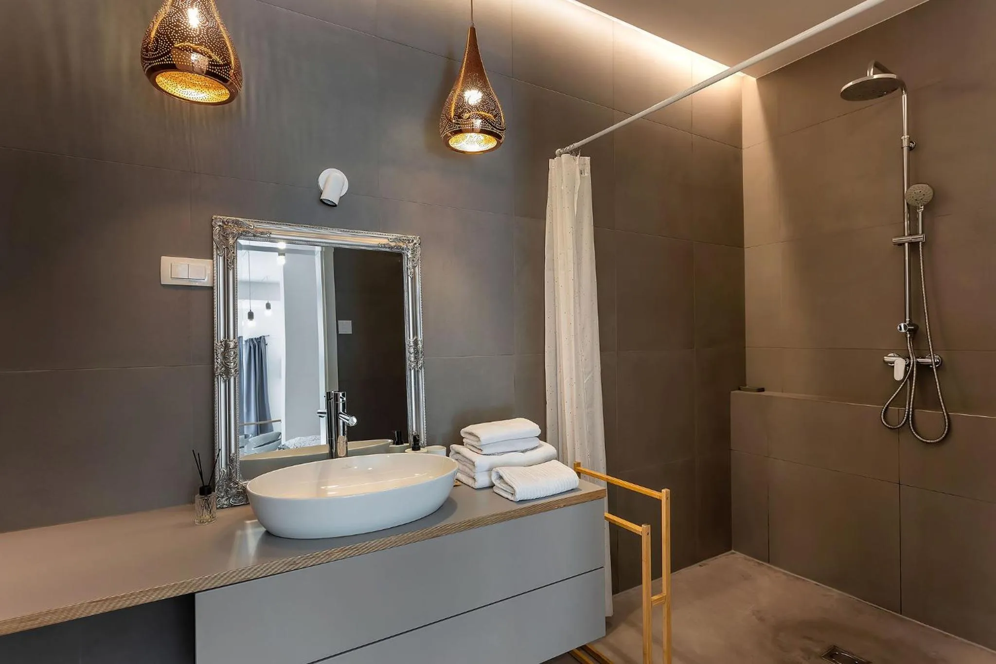 Shower in Pekarna apartments