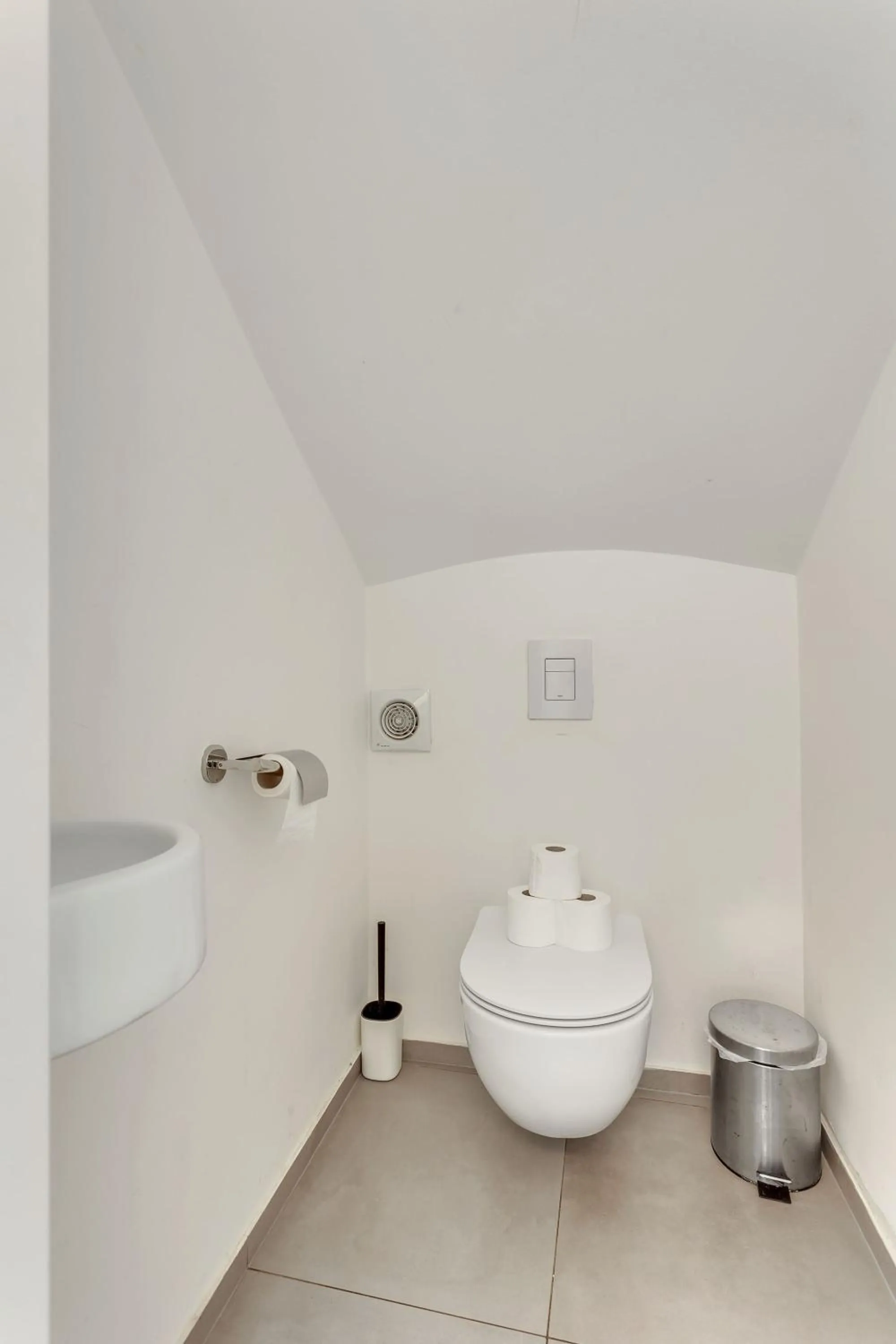 Toilet in Pekarna apartments