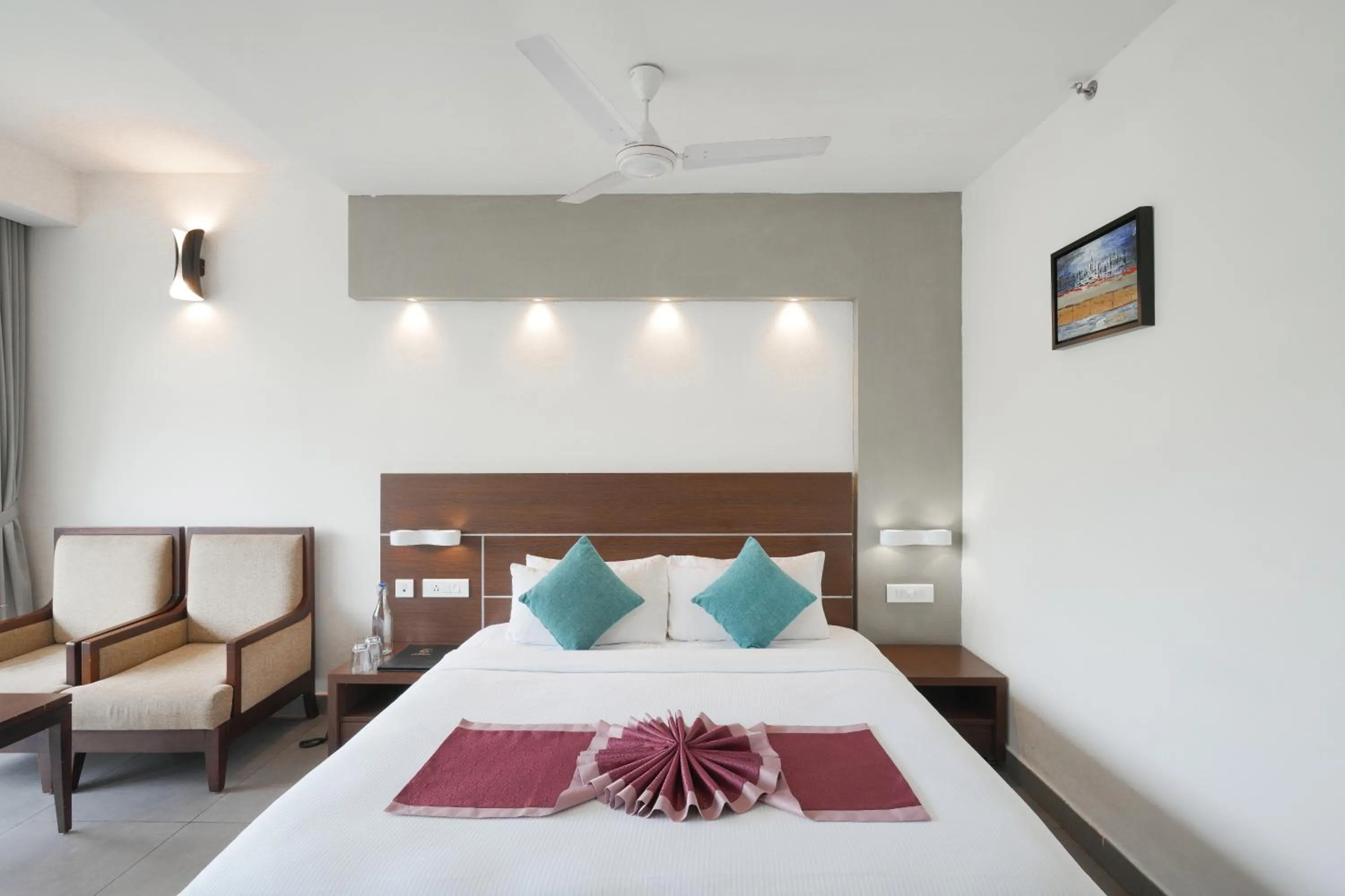 Bed in Eastend Munnar