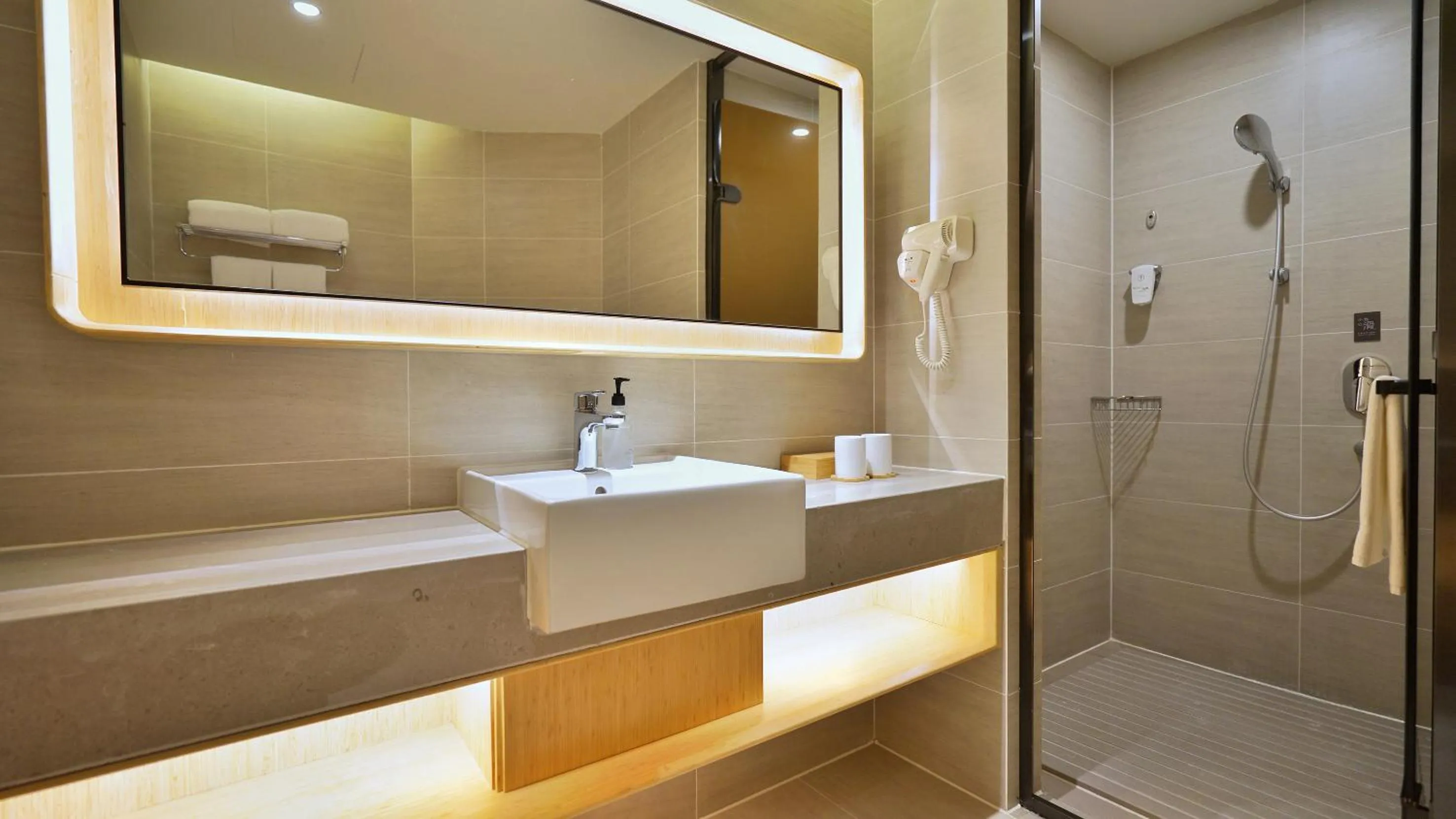 JI Hotel Shanghai Hongqiao National Convention and Exhibition Center Huaxiang Road