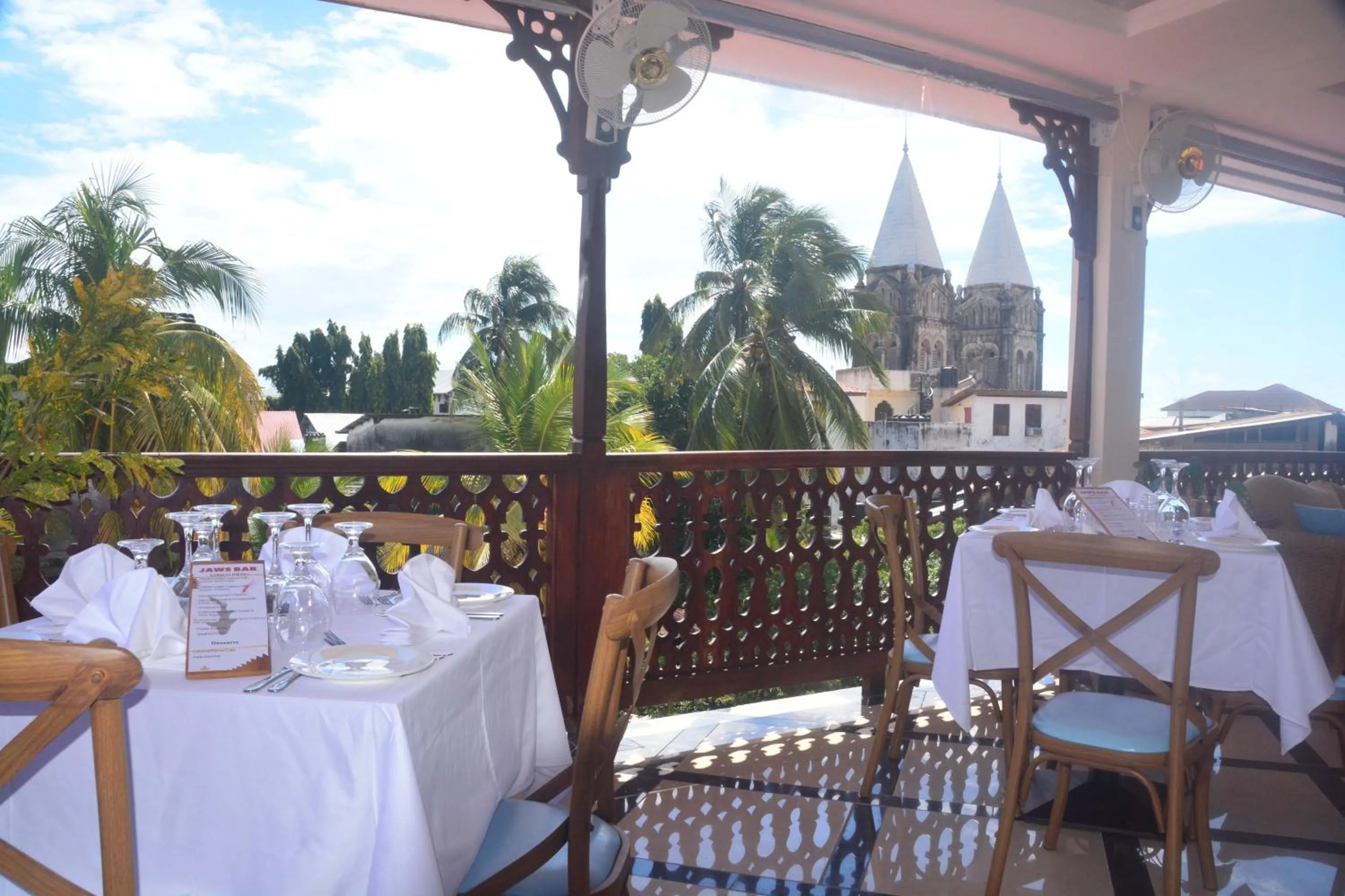 Restaurant/places to eat in Spice Palace Hotel