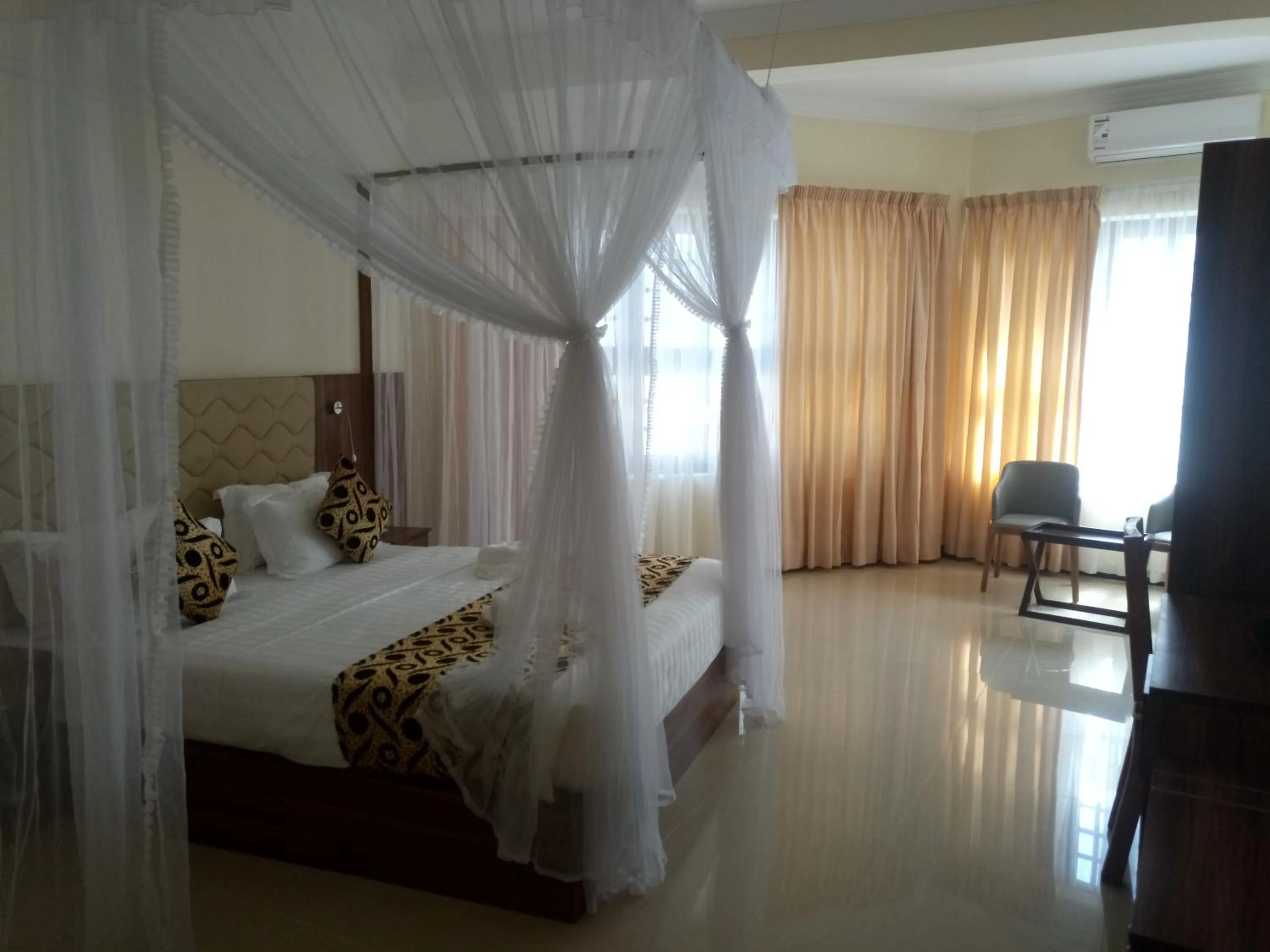 Photo of the whole room, Bed in Spice Palace Hotel