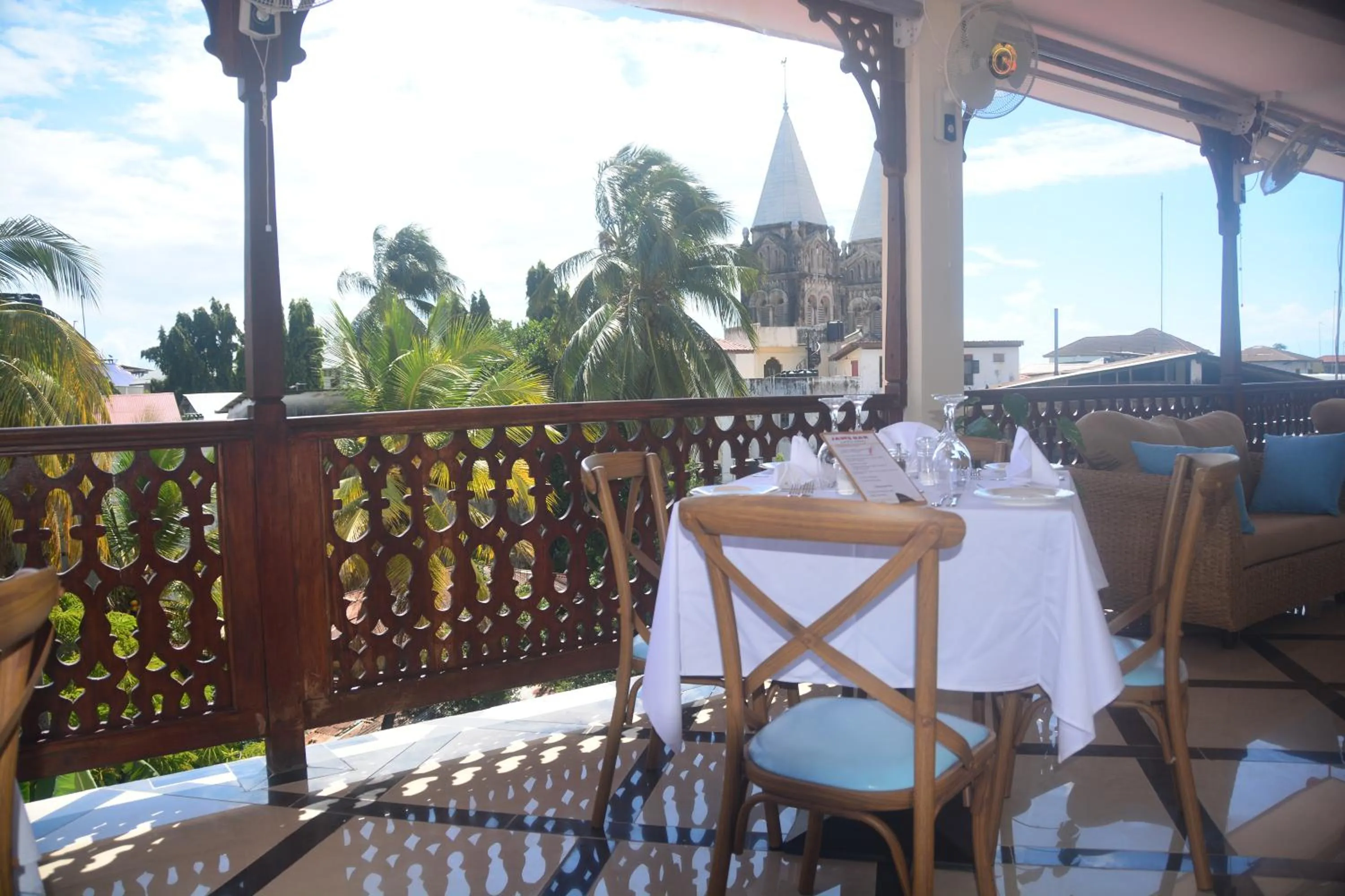 Restaurant/places to eat in Spice Palace Hotel