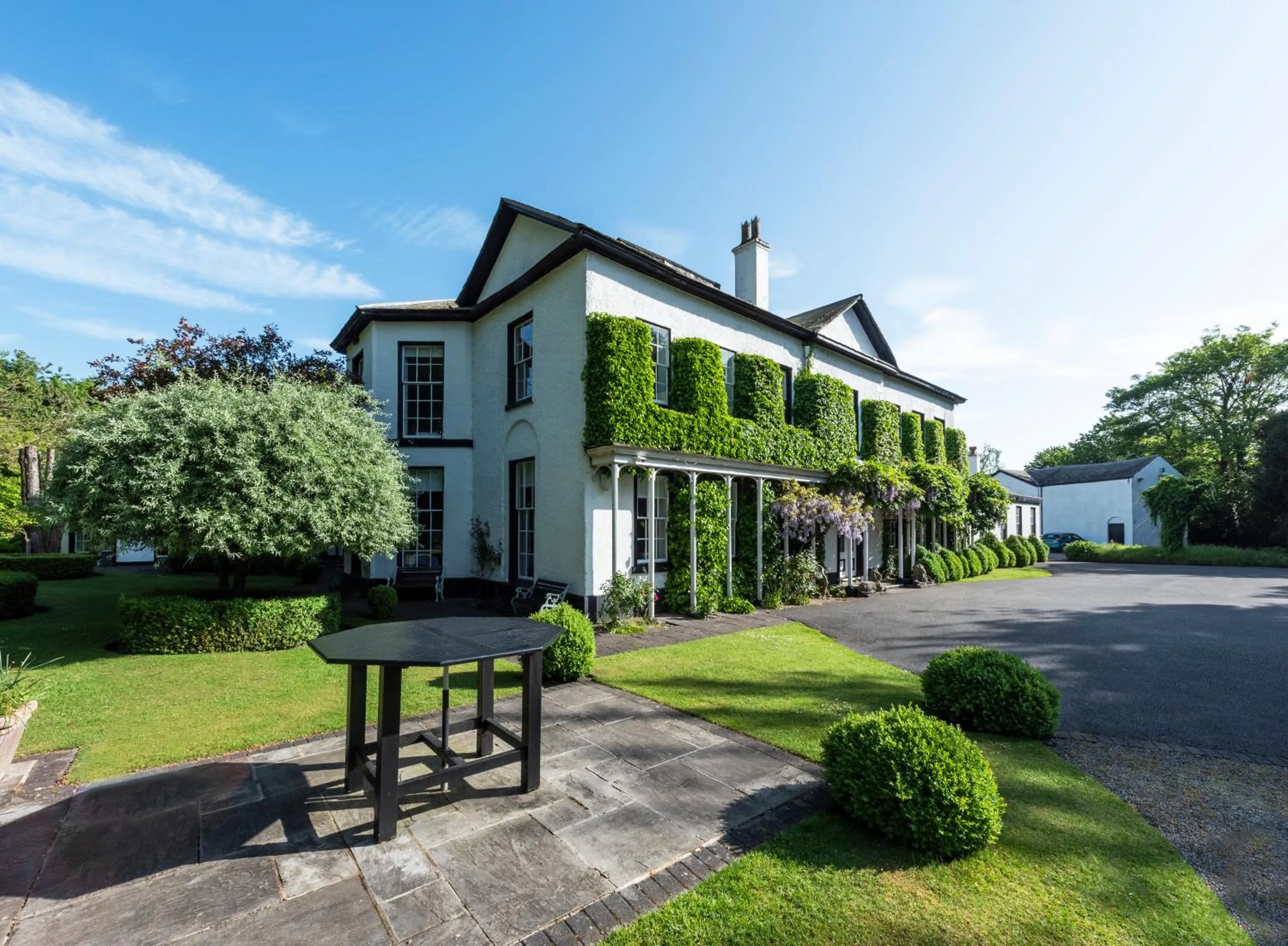 Property building in Statham Lodge Hotel