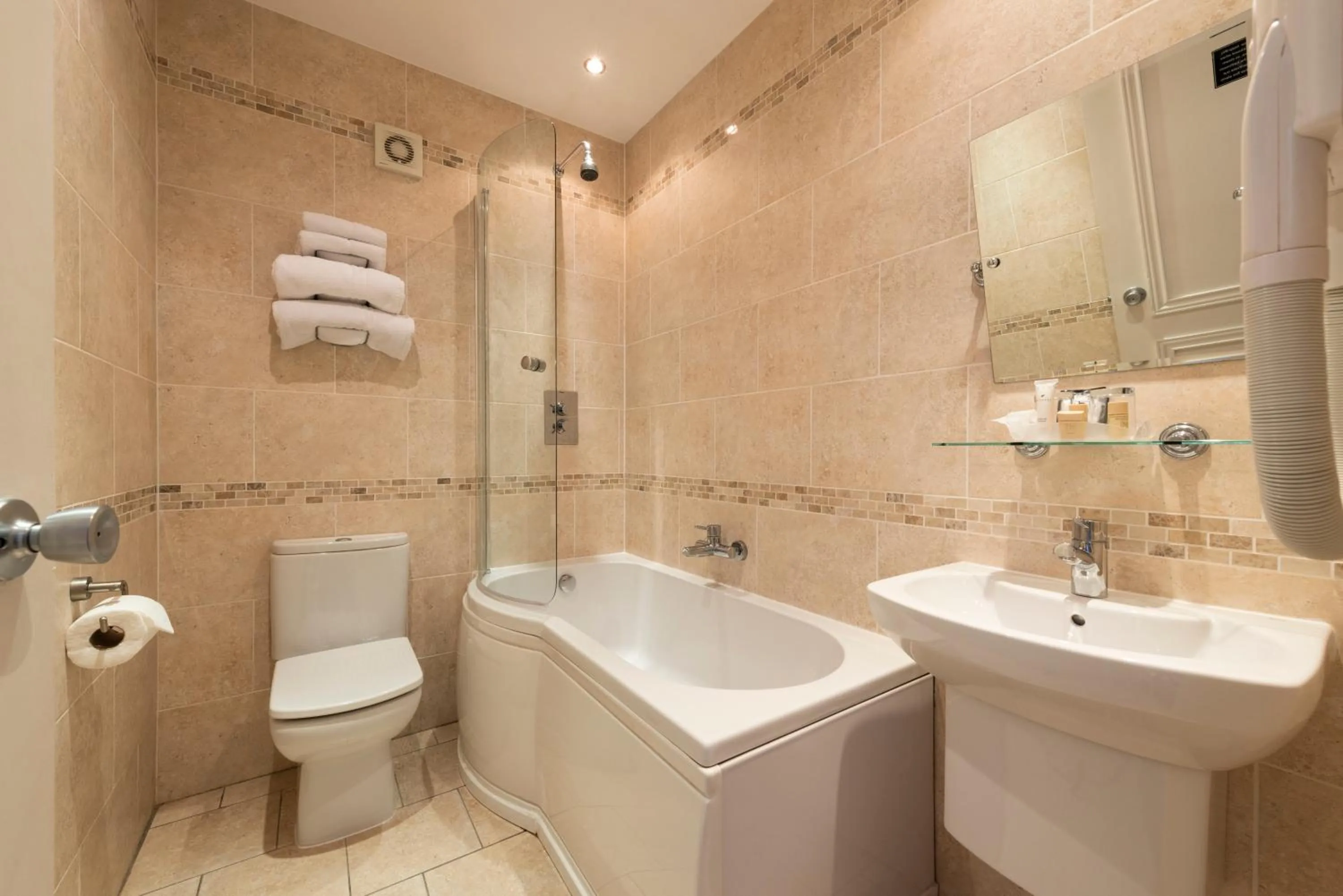Bathroom in Statham Lodge Hotel