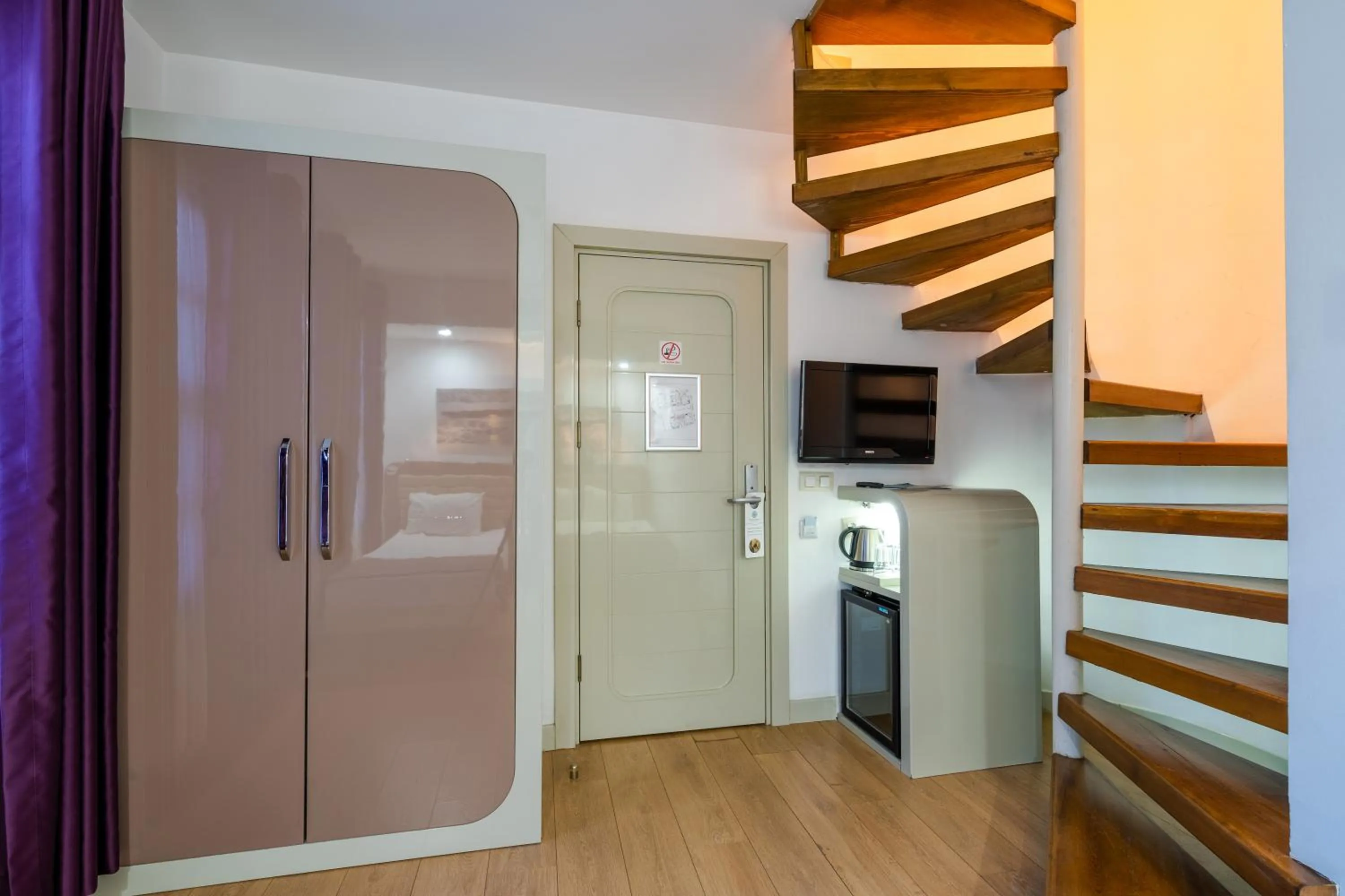 Family in Puding Hotel