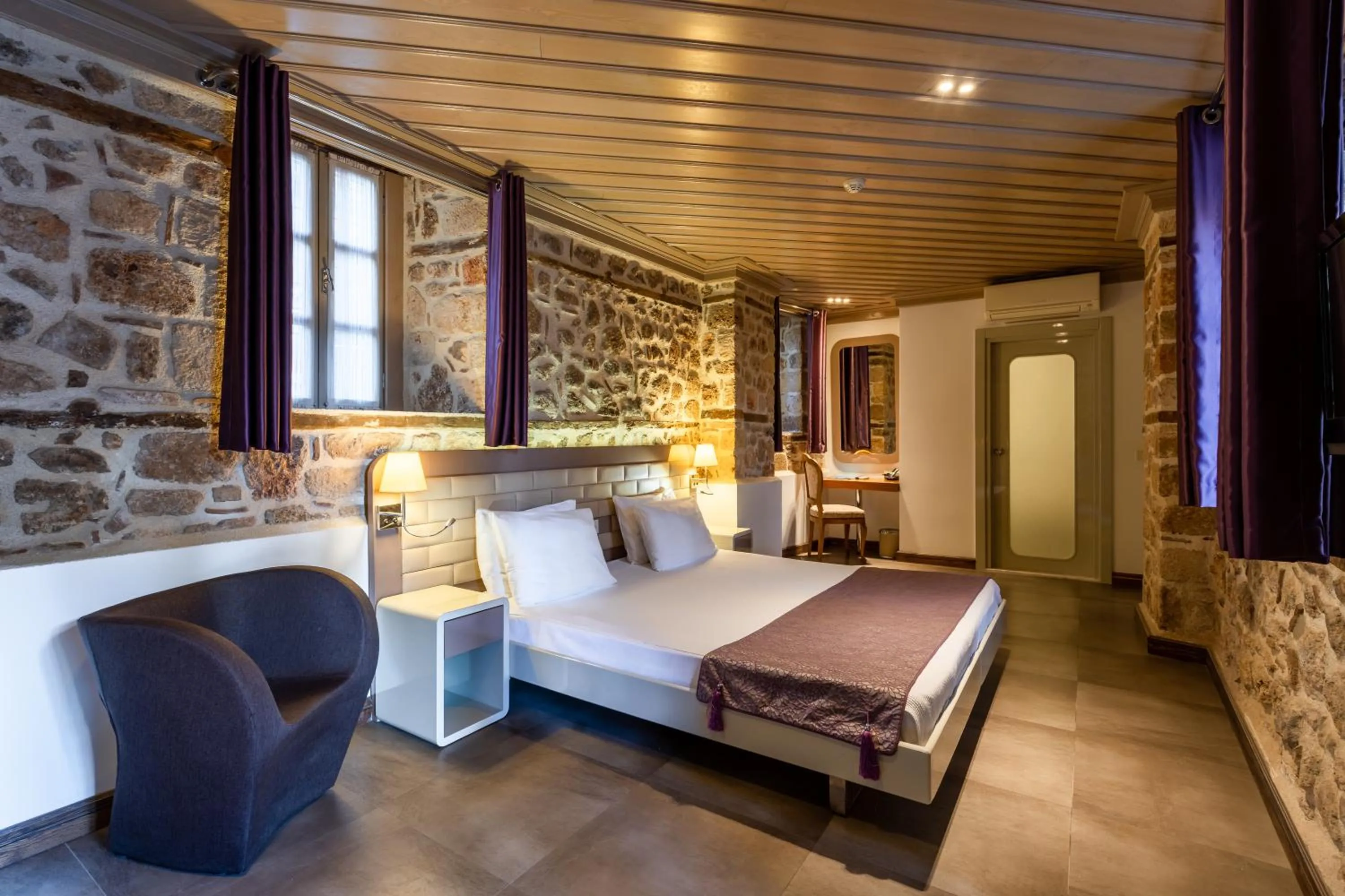 Photo of the whole room, Bed in Puding Hotel