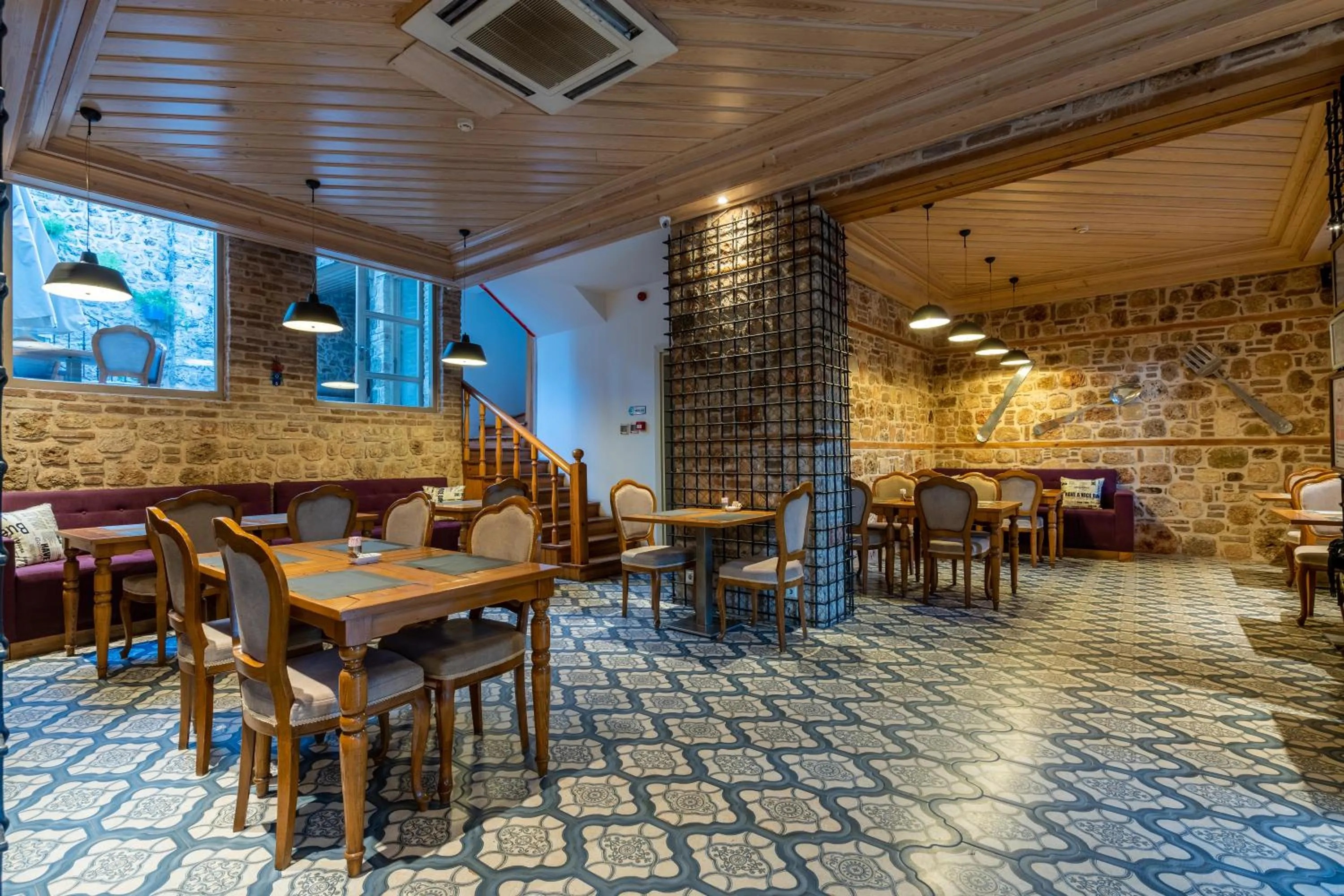 Restaurant/places to eat in Puding Hotel