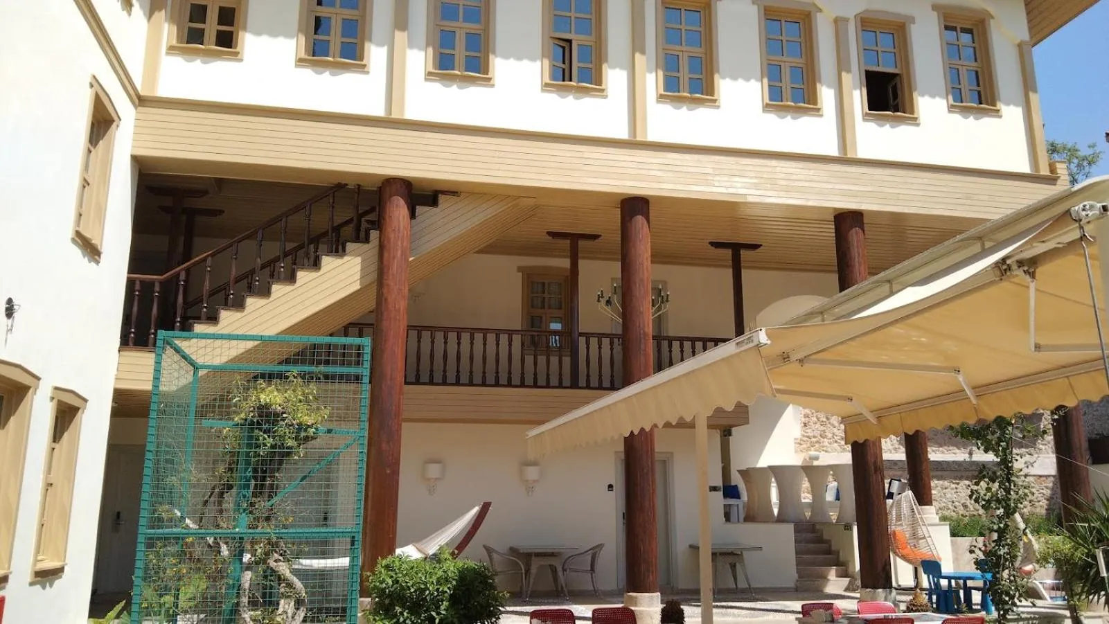 Property building in Puding Hotel